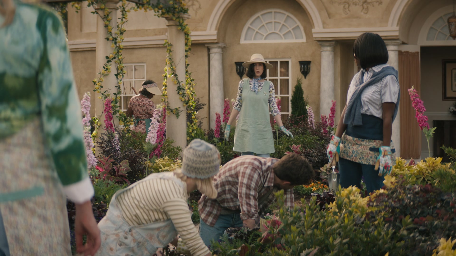 Grosse_Pointe_Garden_Society_S01E02_1080p_ASRO_001170.jpg