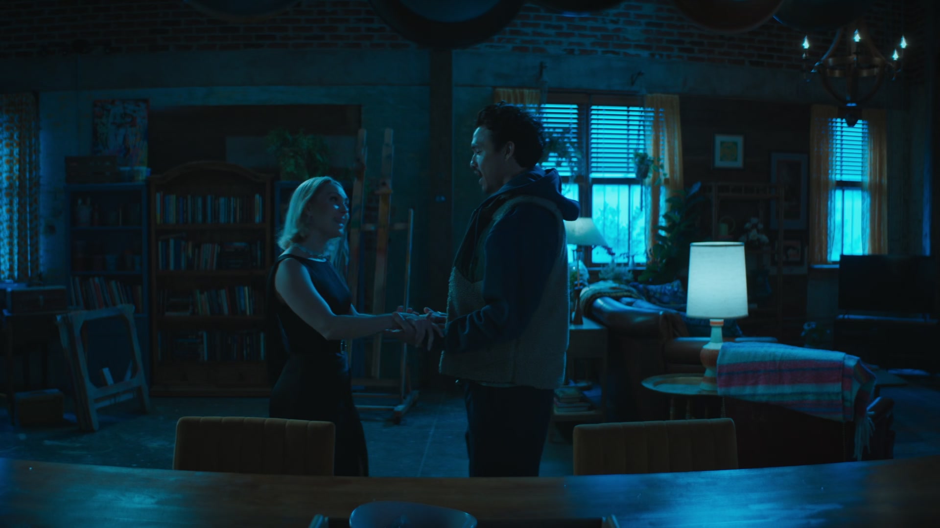 Grosse_Pointe_Garden_Society_S01E04_1080p_ASRO_000187.jpg