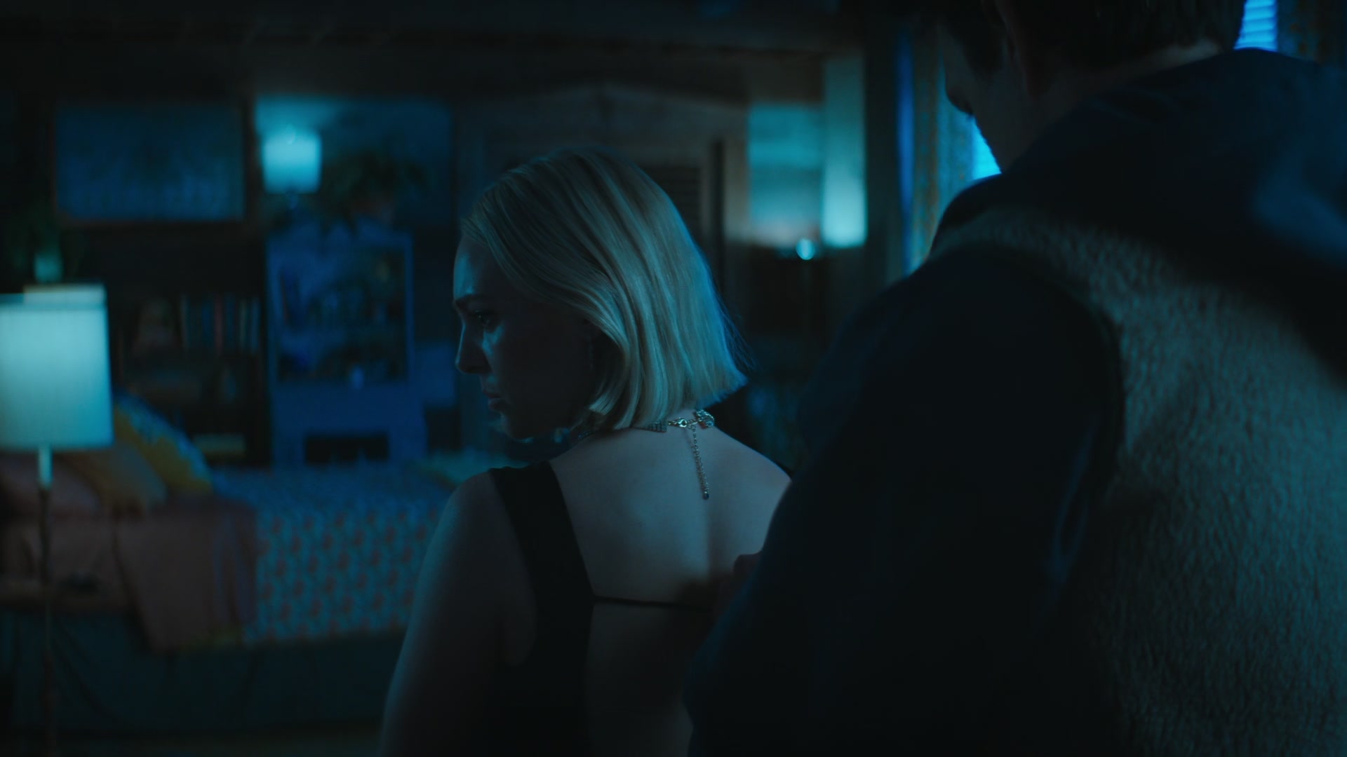 Grosse_Pointe_Garden_Society_S01E04_1080p_ASRO_000192.jpg