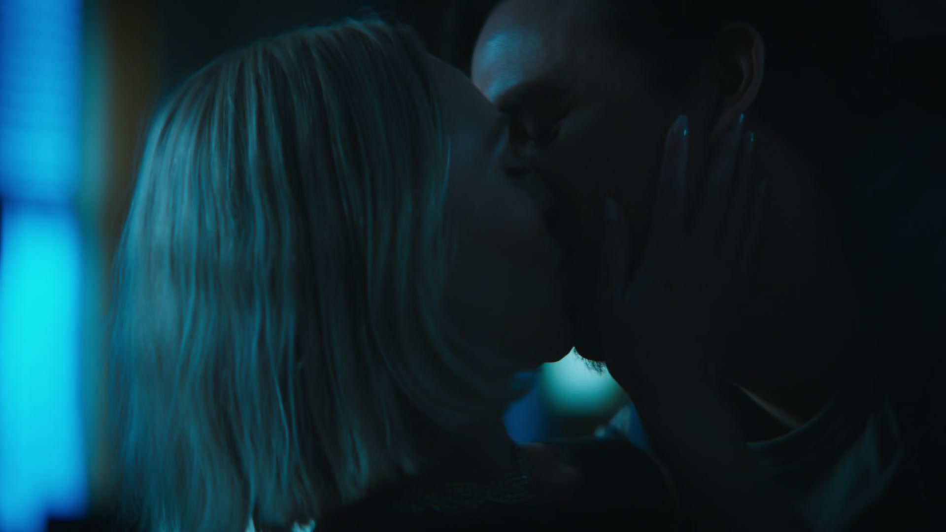 Grosse_Pointe_Garden_Society_S01E04_1080p_ASRO_000215.jpg