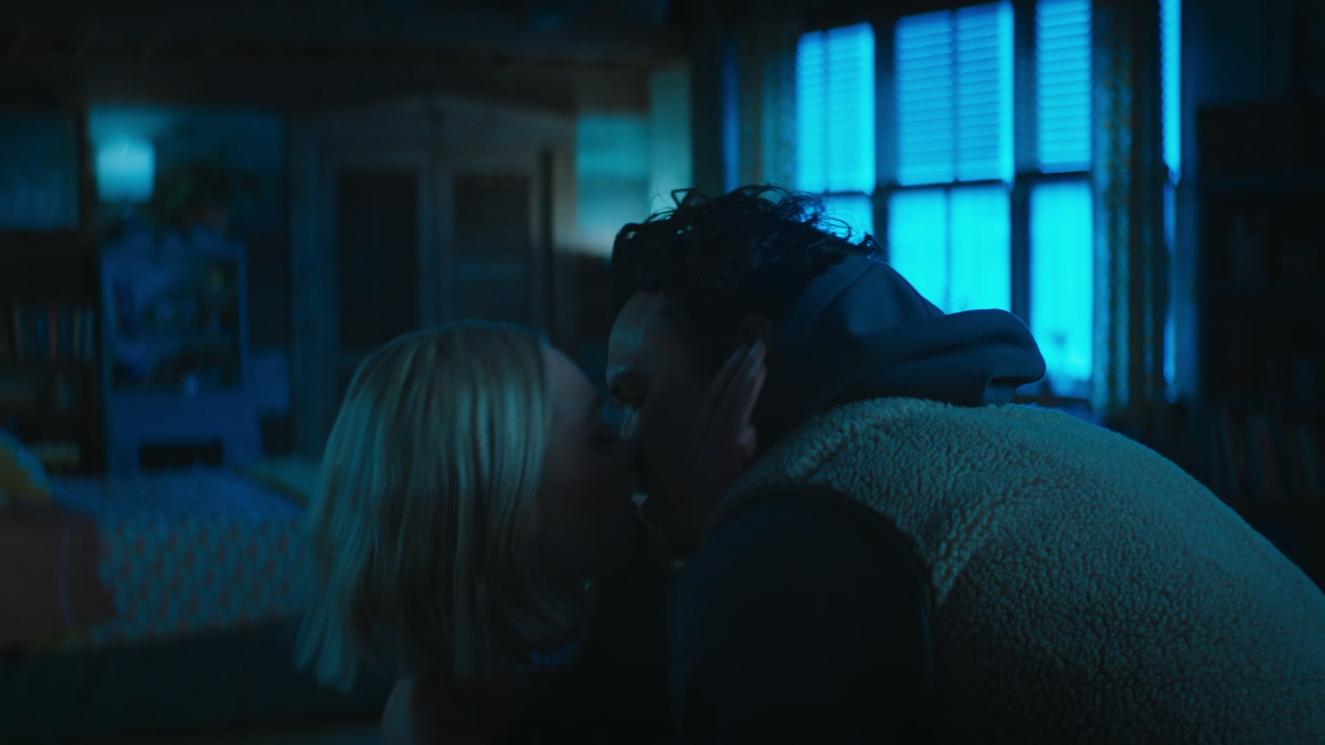 Grosse_Pointe_Garden_Society_S01E04_1080p_ASRO_000220.jpg