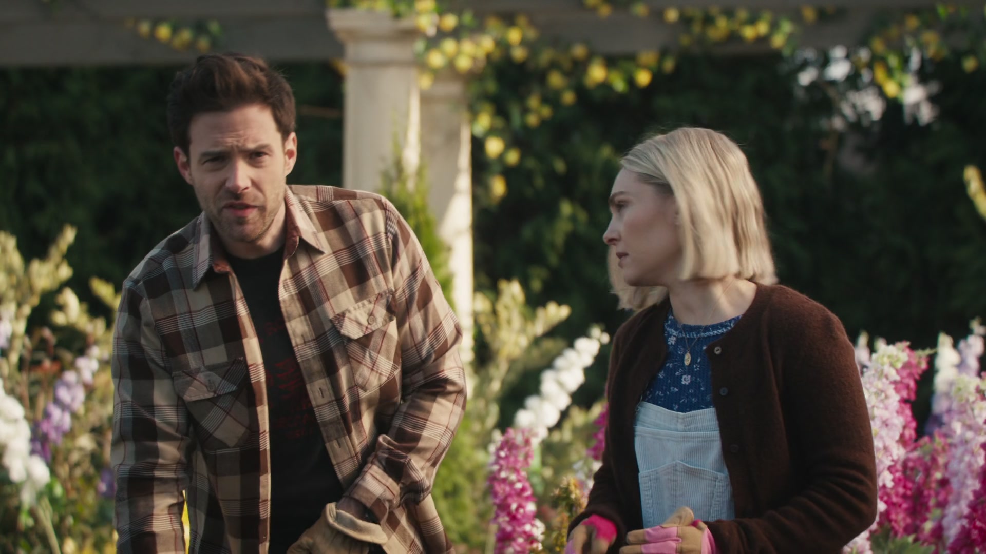 Grosse_Pointe_Garden_Society_S01E04_1080p_ASRO_000566.jpg