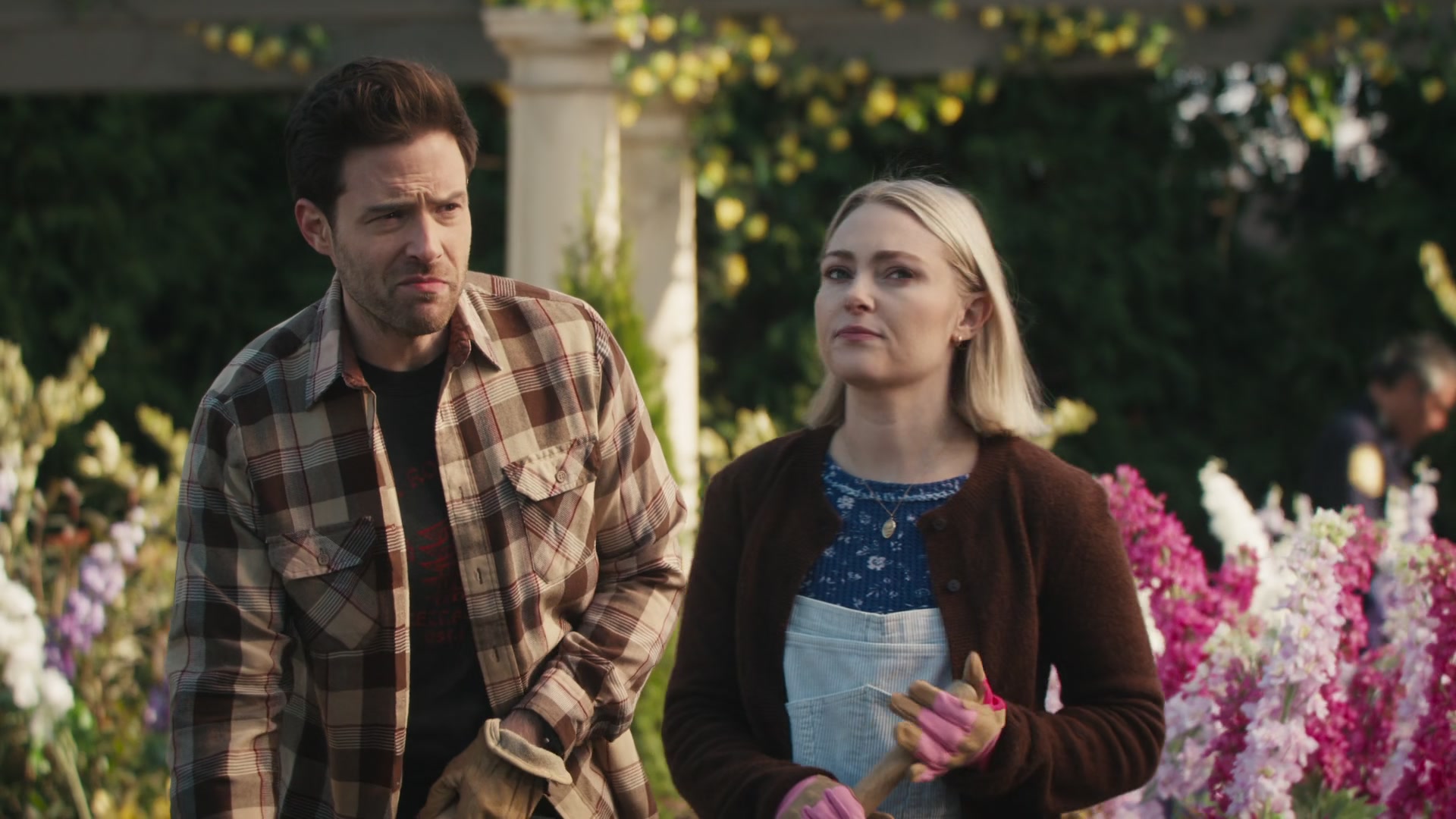 Grosse_Pointe_Garden_Society_S01E04_1080p_ASRO_000568.jpg Grosse_Pointe_Garden_Society_S01E04_1080p_ASRO_000568.jpg