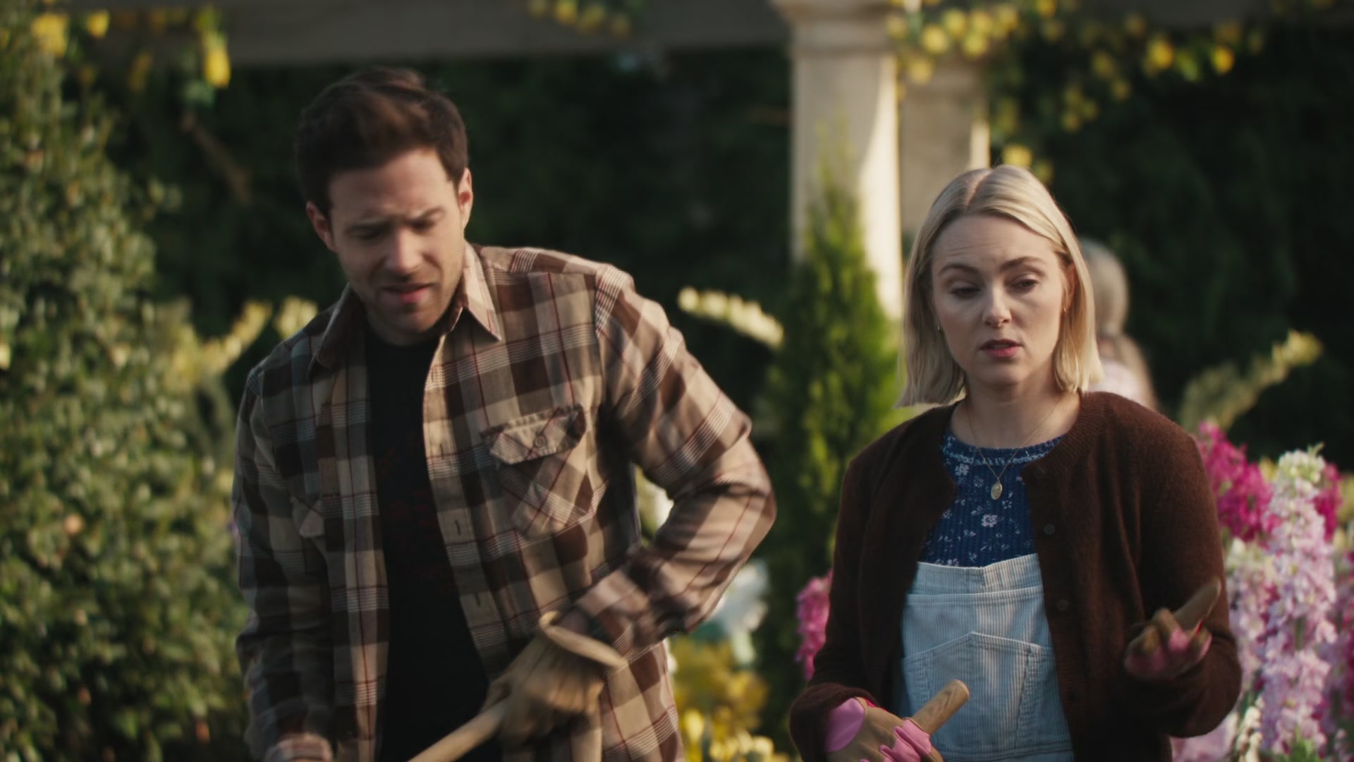 Grosse_Pointe_Garden_Society_S01E04_1080p_ASRO_000573.jpg