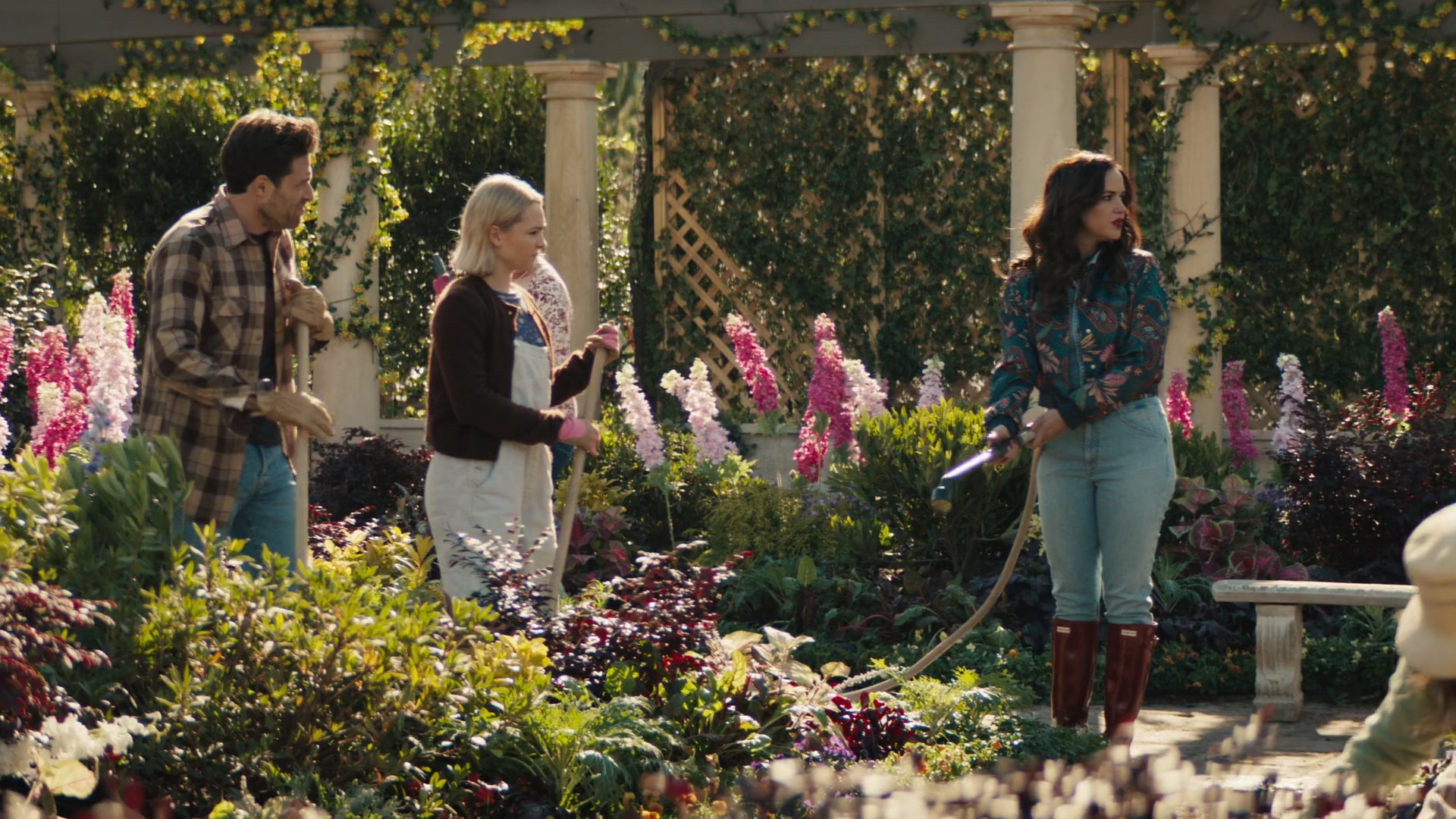 Grosse_Pointe_Garden_Society_S01E04_1080p_ASRO_000579.jpg