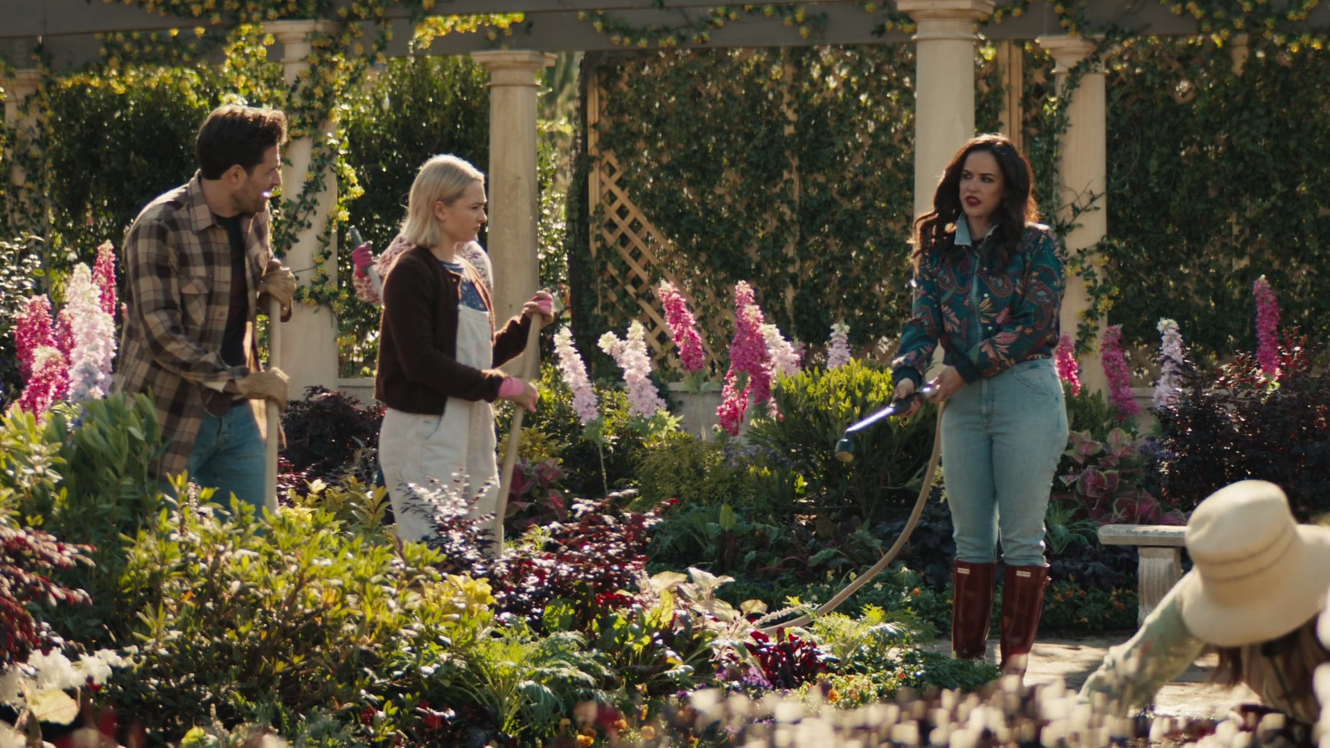 Grosse_Pointe_Garden_Society_S01E04_1080p_ASRO_000580.jpg