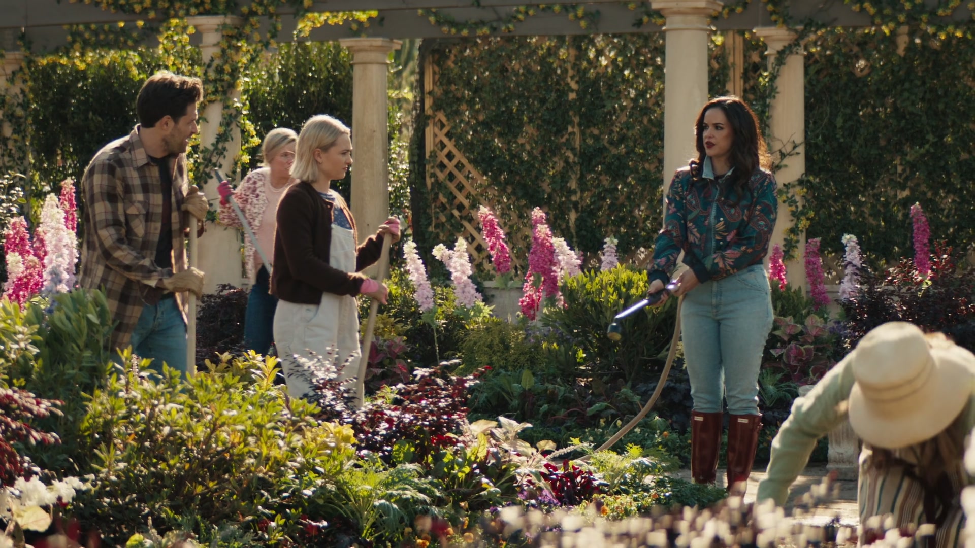 Grosse_Pointe_Garden_Society_S01E04_1080p_ASRO_000581.jpg