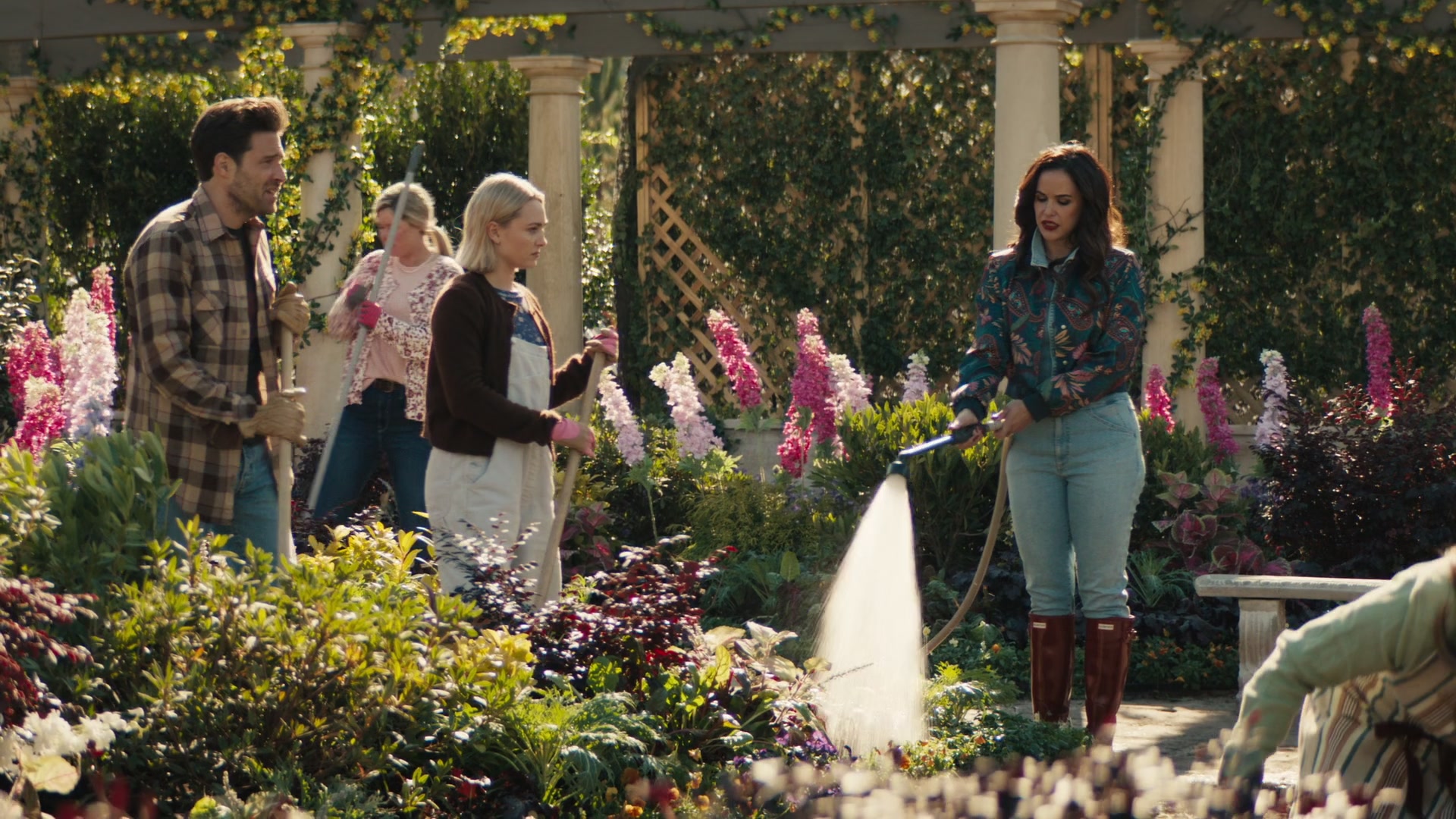 Grosse_Pointe_Garden_Society_S01E04_1080p_ASRO_000584.jpg