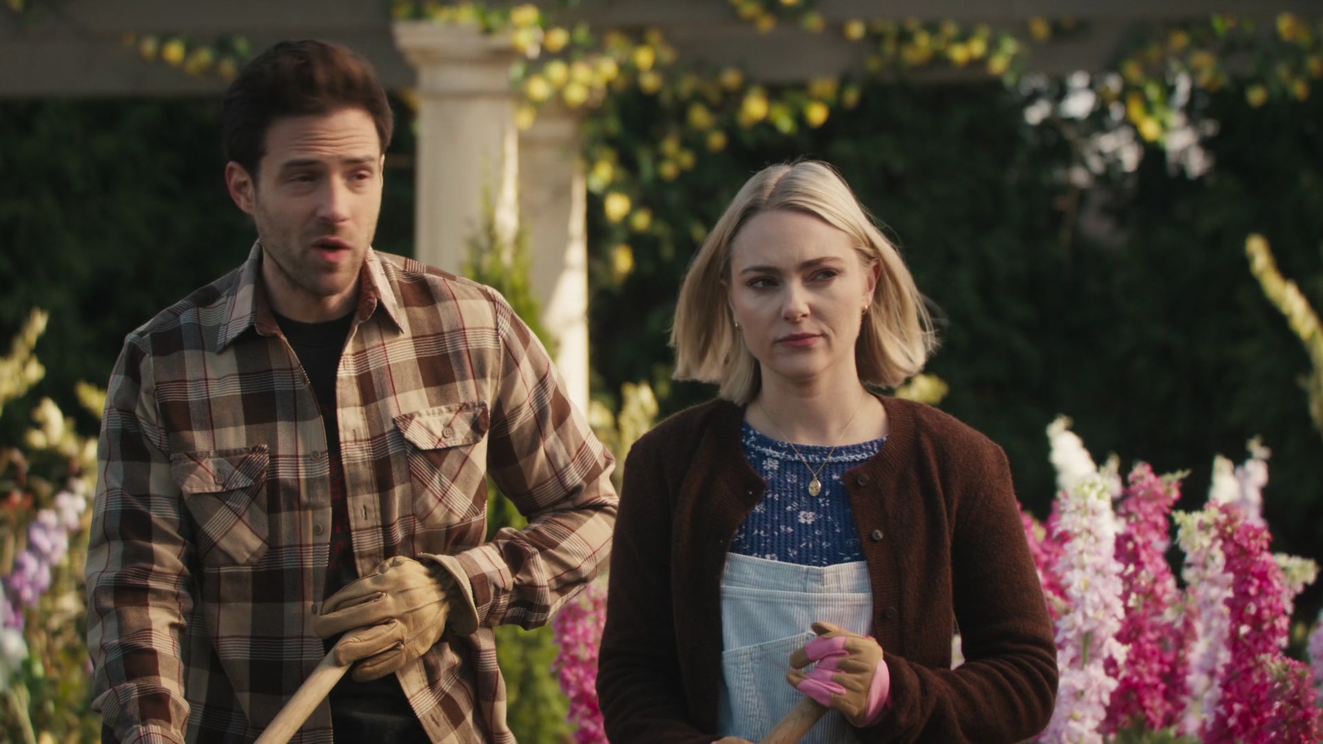 Grosse_Pointe_Garden_Society_S01E04_1080p_ASRO_000585.jpg