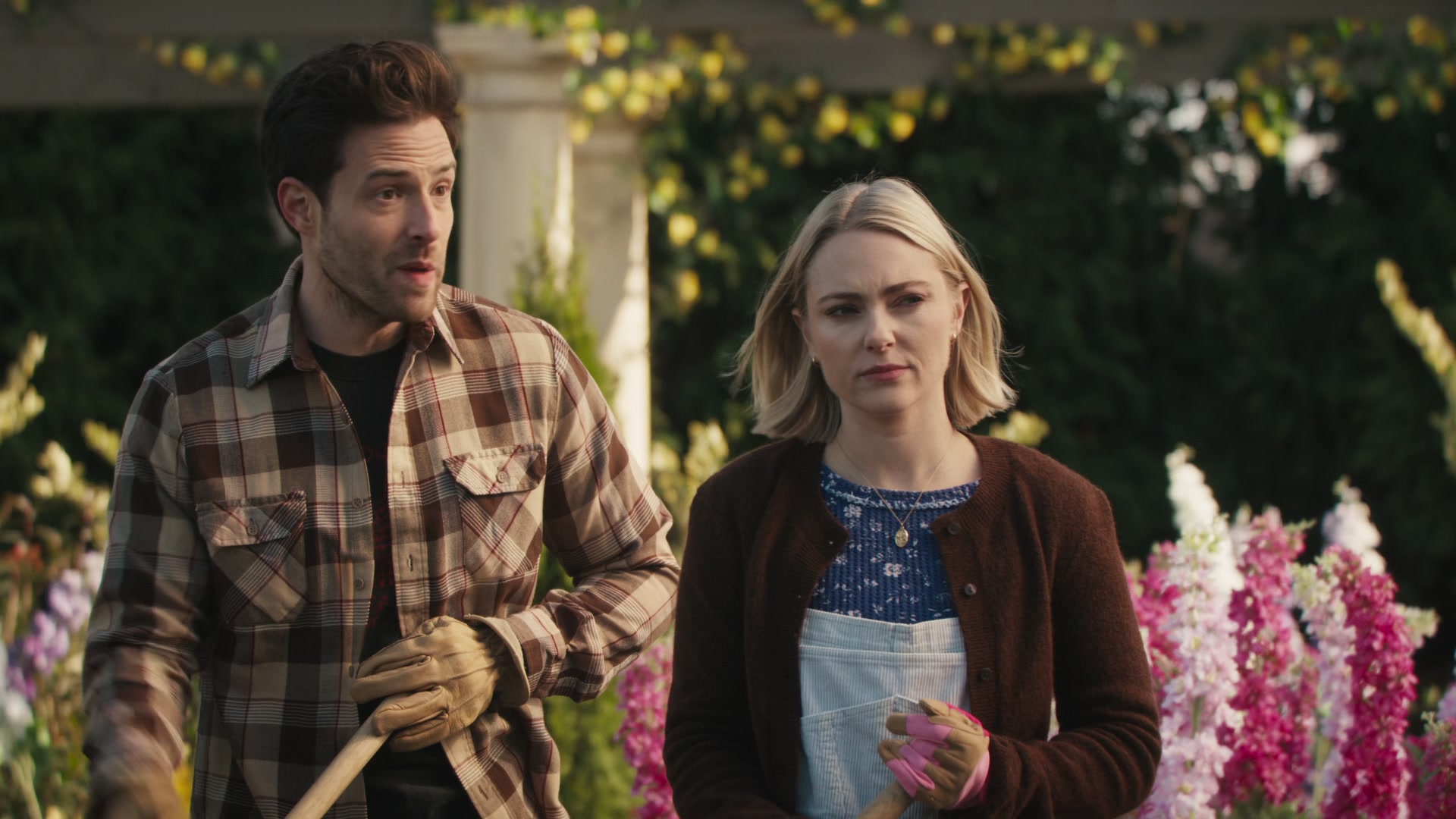 Grosse_Pointe_Garden_Society_S01E04_1080p_ASRO_000587.jpg Grosse_Pointe_Garden_Society_S01E04_1080p_ASRO_000587.jpg