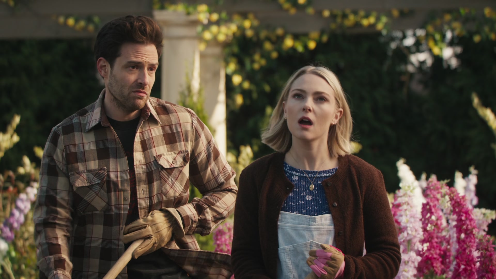 Grosse_Pointe_Garden_Society_S01E04_1080p_ASRO_000589.jpg