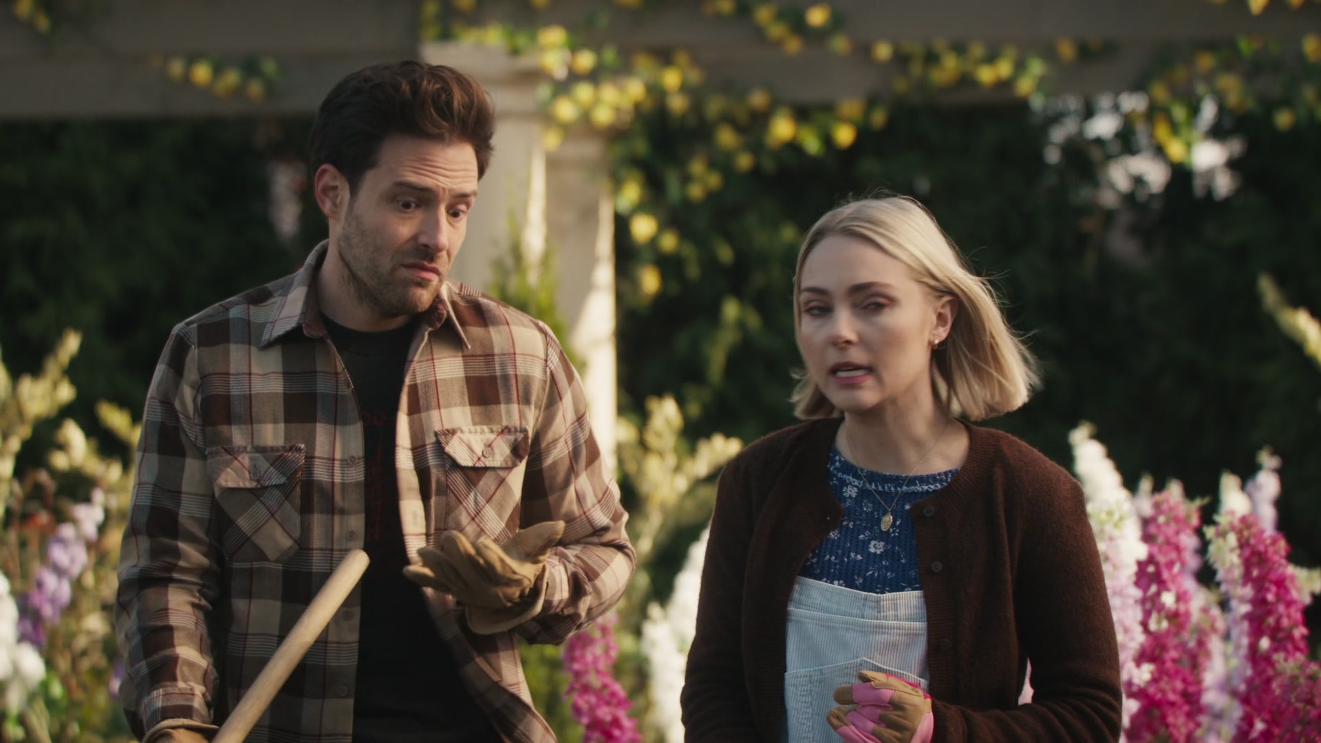 Grosse_Pointe_Garden_Society_S01E04_1080p_ASRO_000592.jpg
