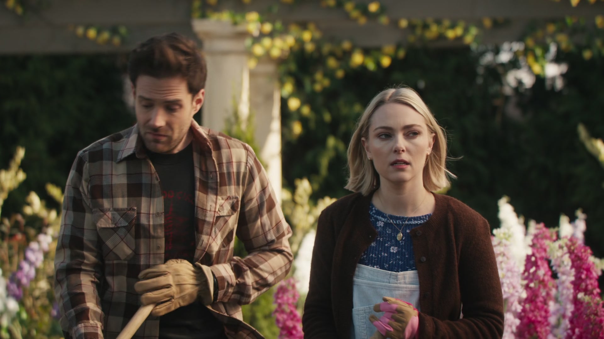 Grosse_Pointe_Garden_Society_S01E04_1080p_ASRO_000593.jpg