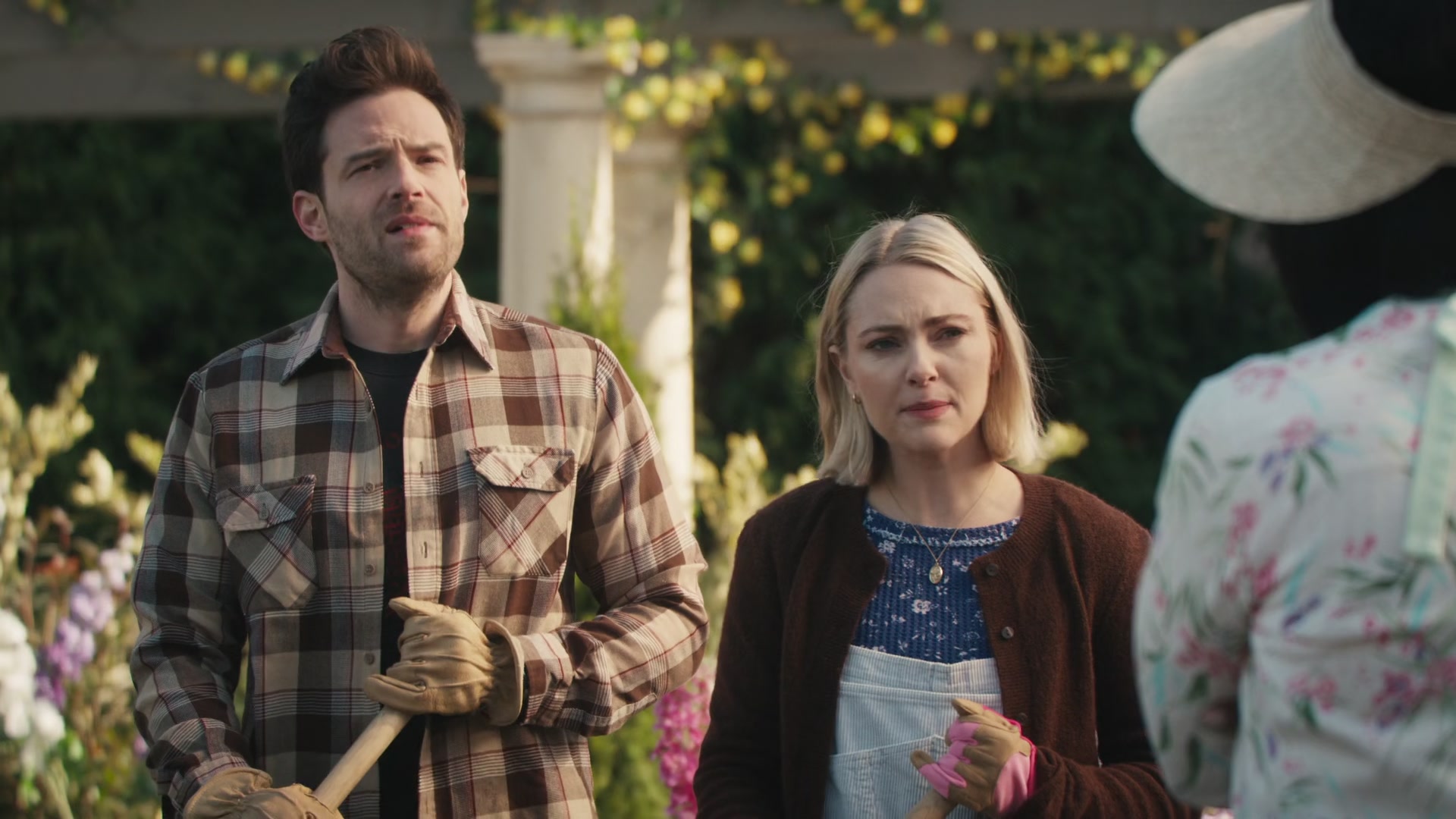 Grosse_Pointe_Garden_Society_S01E04_1080p_ASRO_000606.jpg