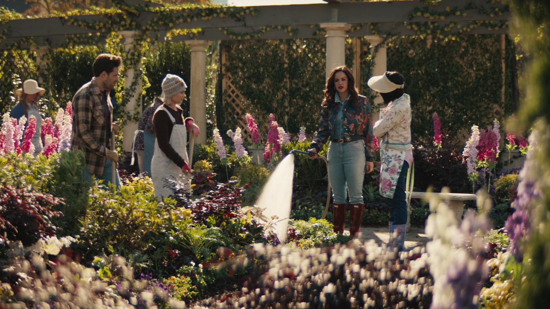 Grosse_Pointe_Garden_Society_S01E04_1080p_ASRO_000646.jpg