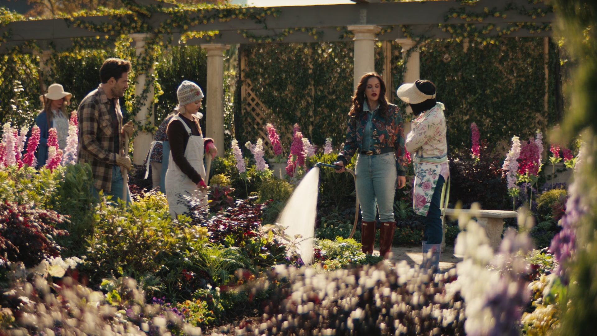 Grosse_Pointe_Garden_Society_S01E04_1080p_ASRO_000647.jpg