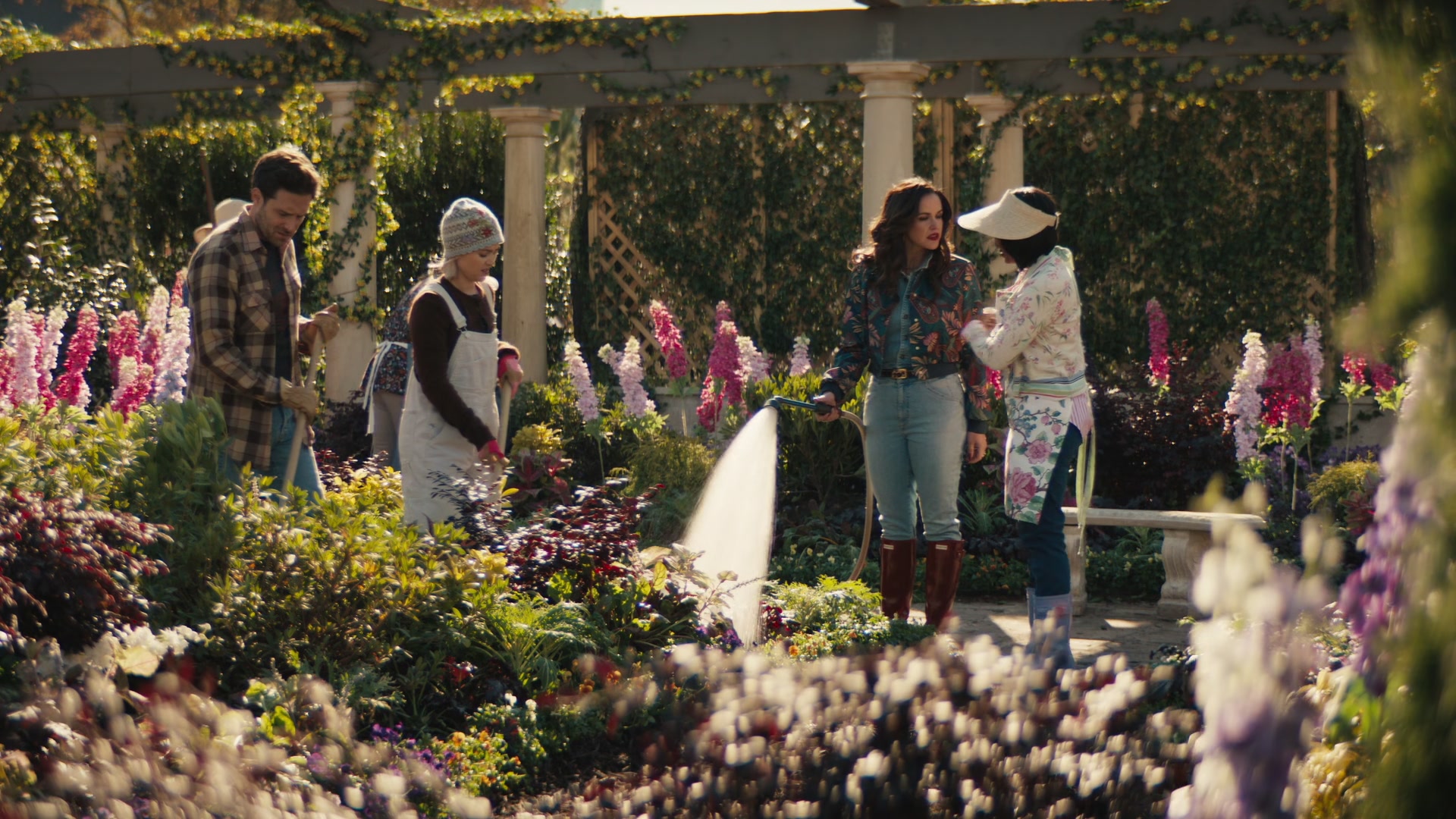 Grosse_Pointe_Garden_Society_S01E04_1080p_ASRO_000649.jpg