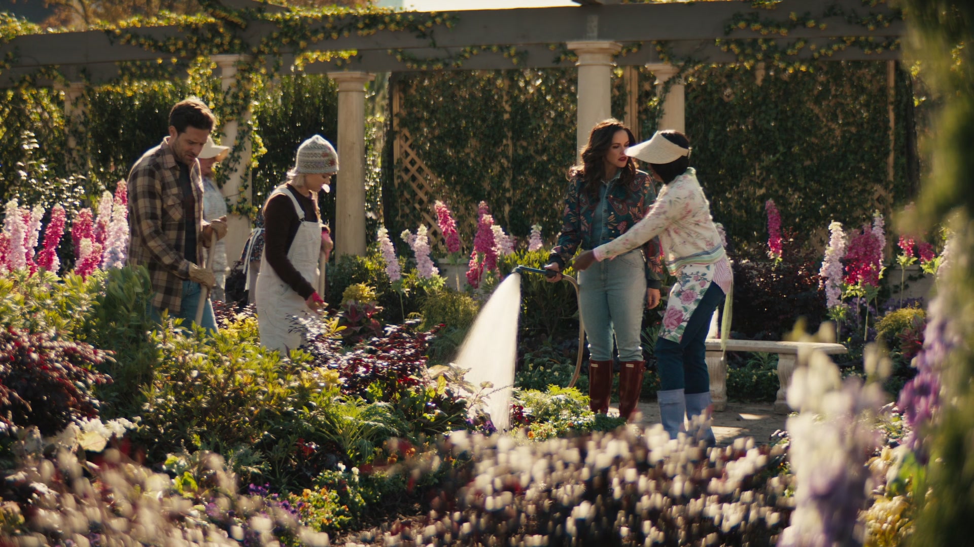 Grosse_Pointe_Garden_Society_S01E04_1080p_ASRO_000650.jpg