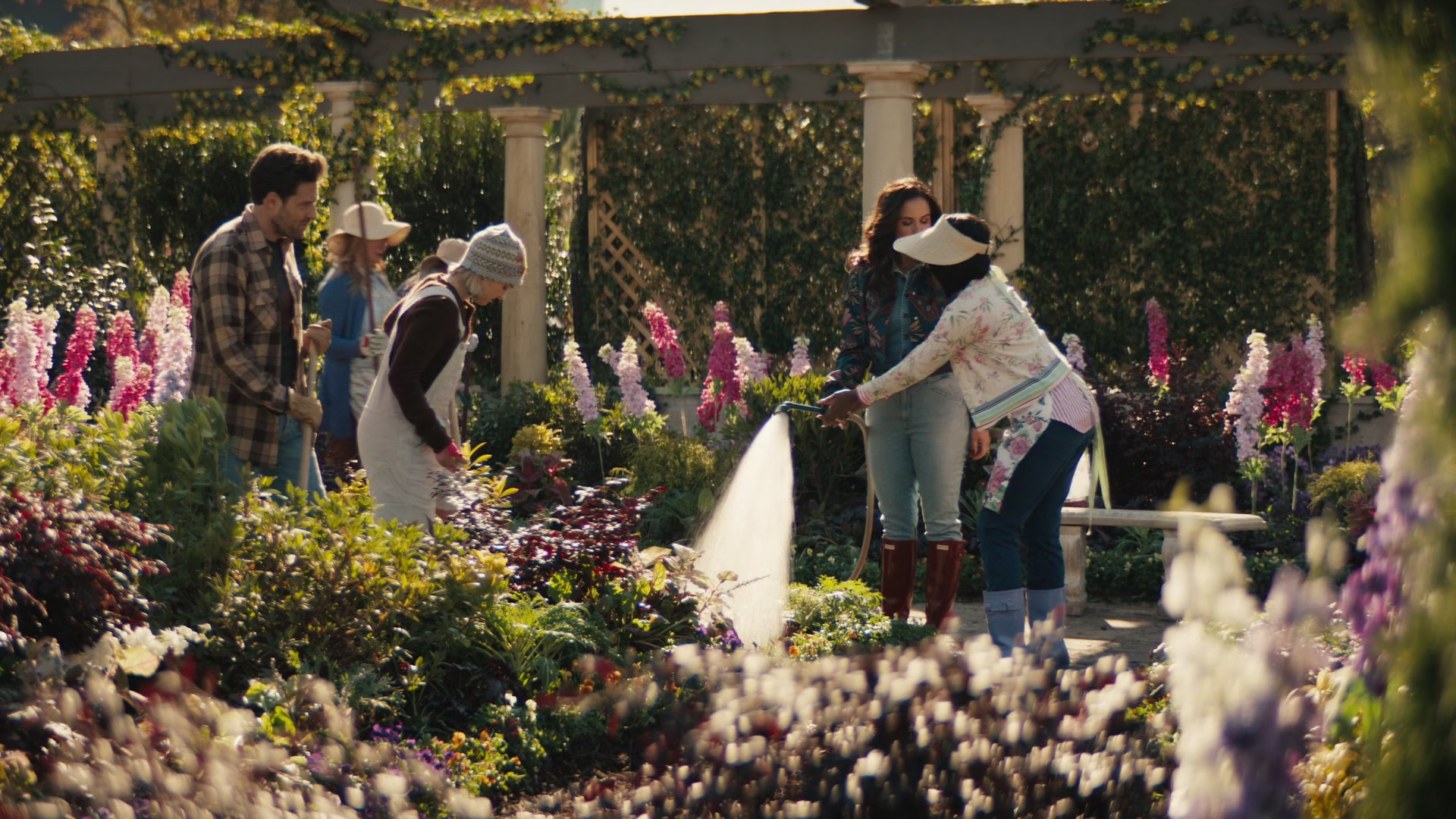 Grosse_Pointe_Garden_Society_S01E04_1080p_ASRO_000651.jpg