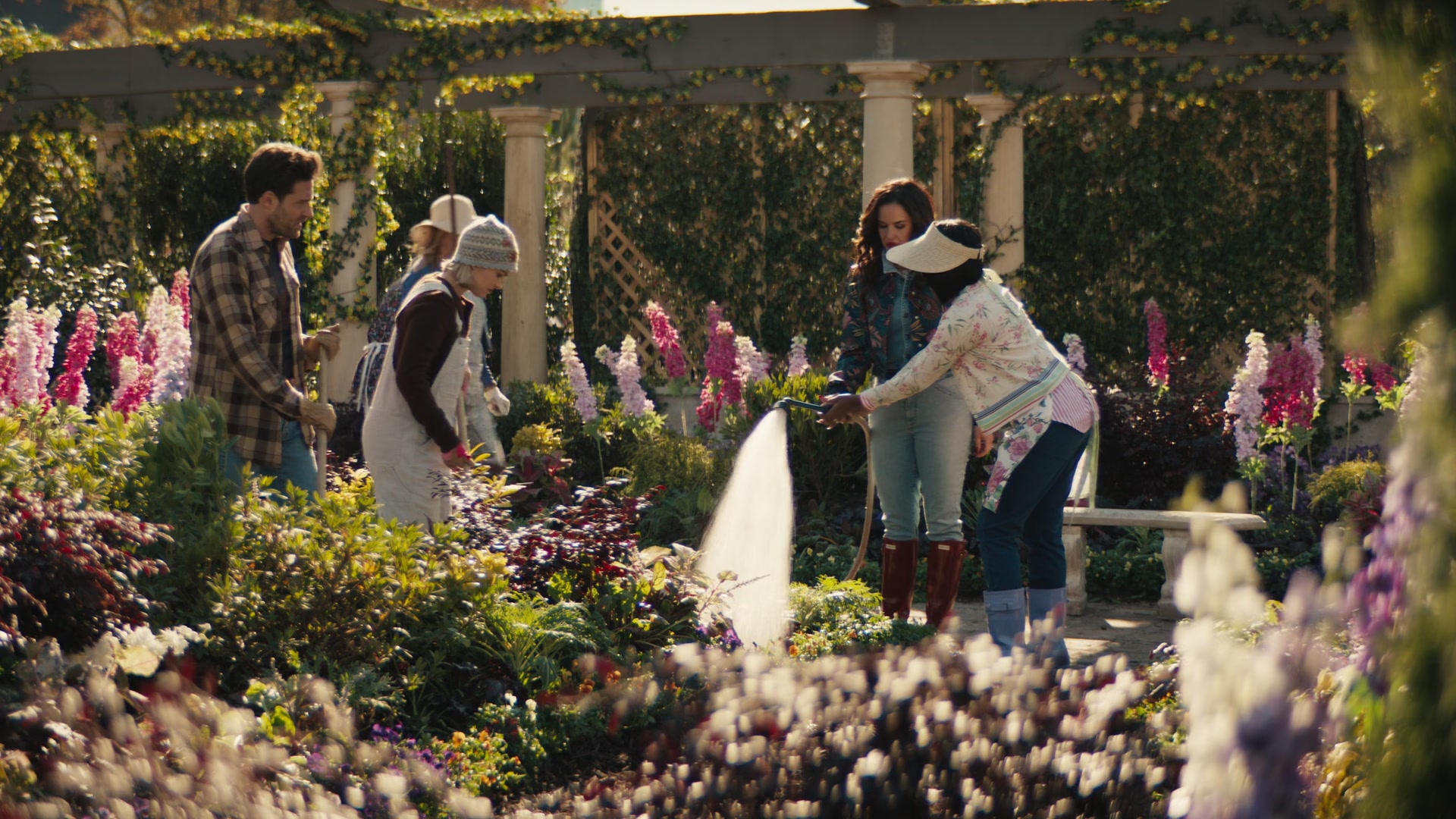 Grosse_Pointe_Garden_Society_S01E04_1080p_ASRO_000652.jpg Grosse_Pointe_Garden_Society_S01E04_1080p_ASRO_000652.jpg