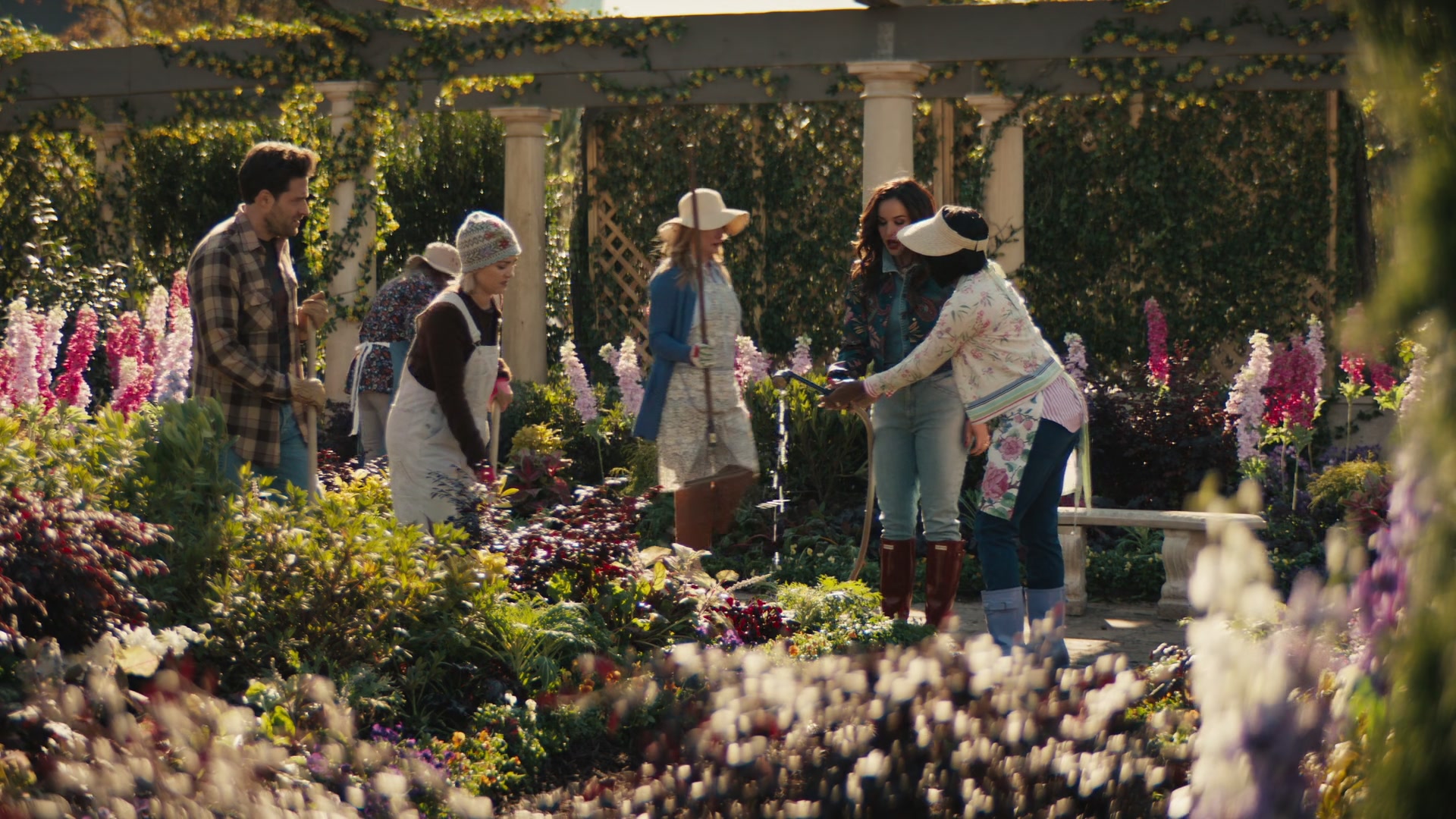 Grosse_Pointe_Garden_Society_S01E04_1080p_ASRO_000655.jpg