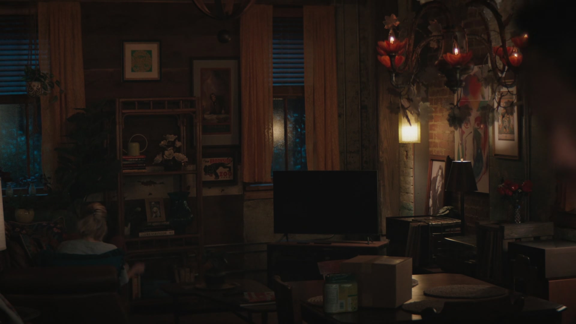 Grosse_Pointe_Garden_Society_S01E04_1080p_ASRO_000869.jpg