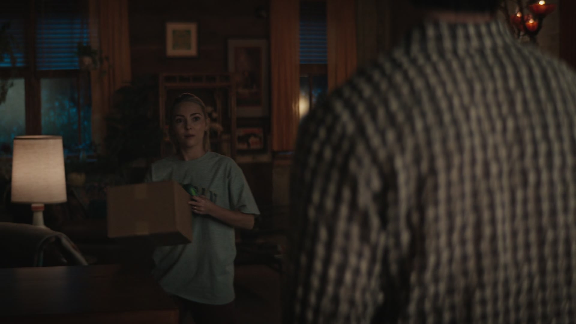 Grosse_Pointe_Garden_Society_S01E04_1080p_ASRO_000909.jpg