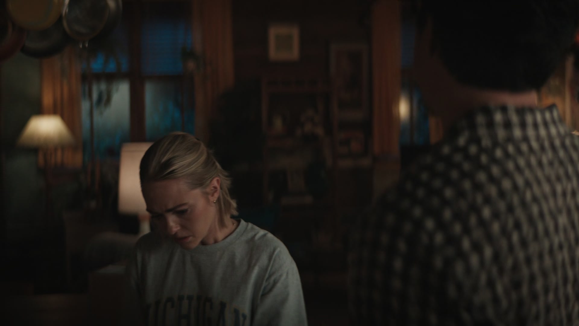 Grosse_Pointe_Garden_Society_S01E04_1080p_ASRO_001017.jpg