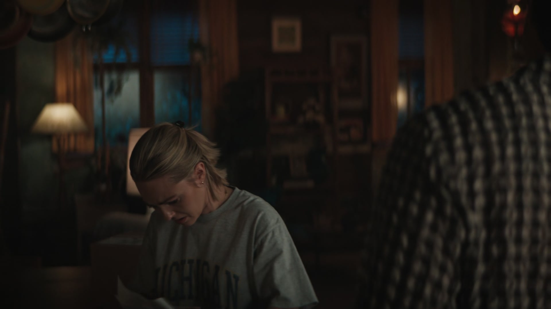 Grosse_Pointe_Garden_Society_S01E04_1080p_ASRO_001019.jpg Grosse_Pointe_Garden_Society_S01E04_1080p_ASRO_001019.jpg