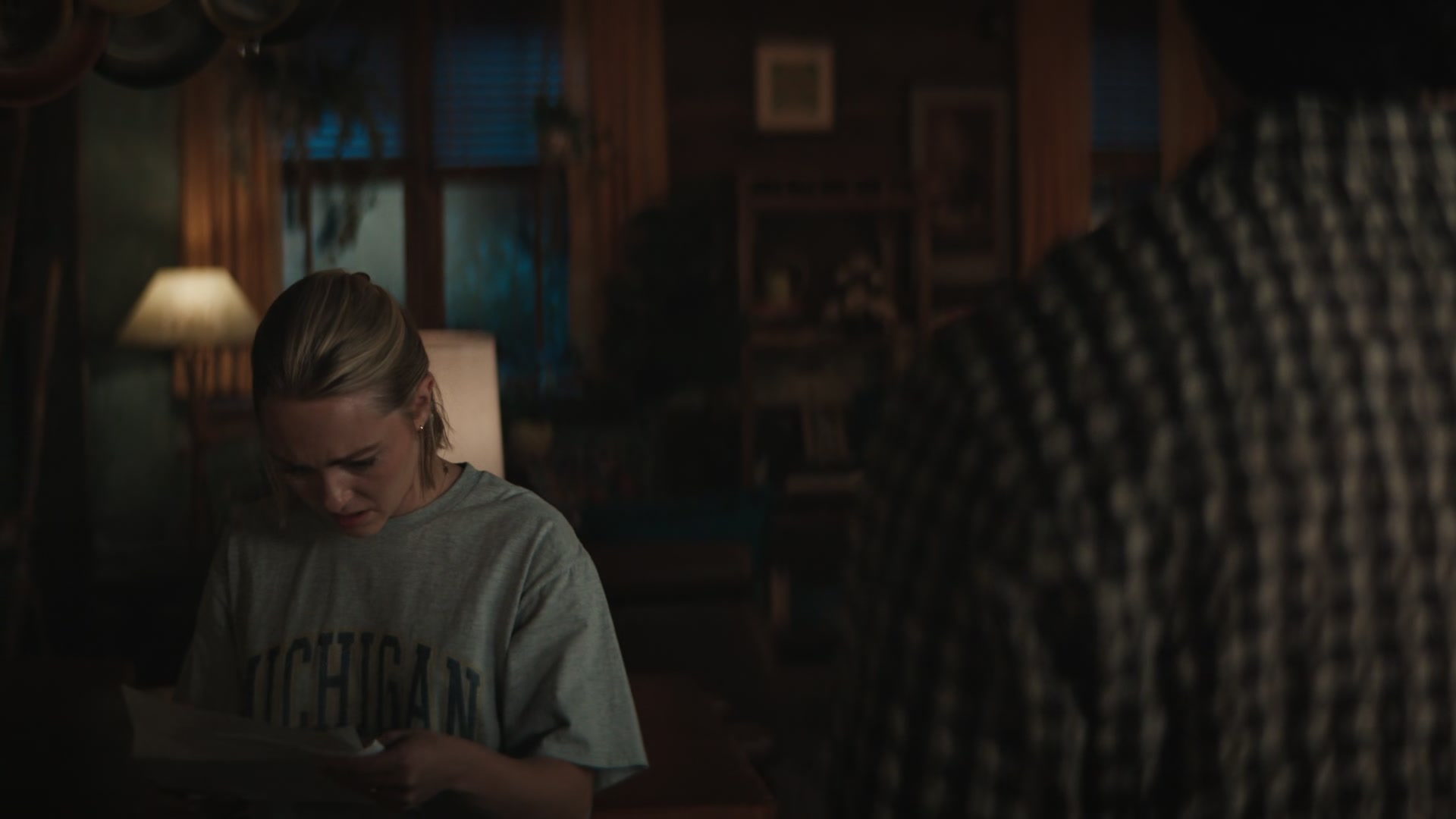 Grosse_Pointe_Garden_Society_S01E04_1080p_ASRO_001021.jpg
