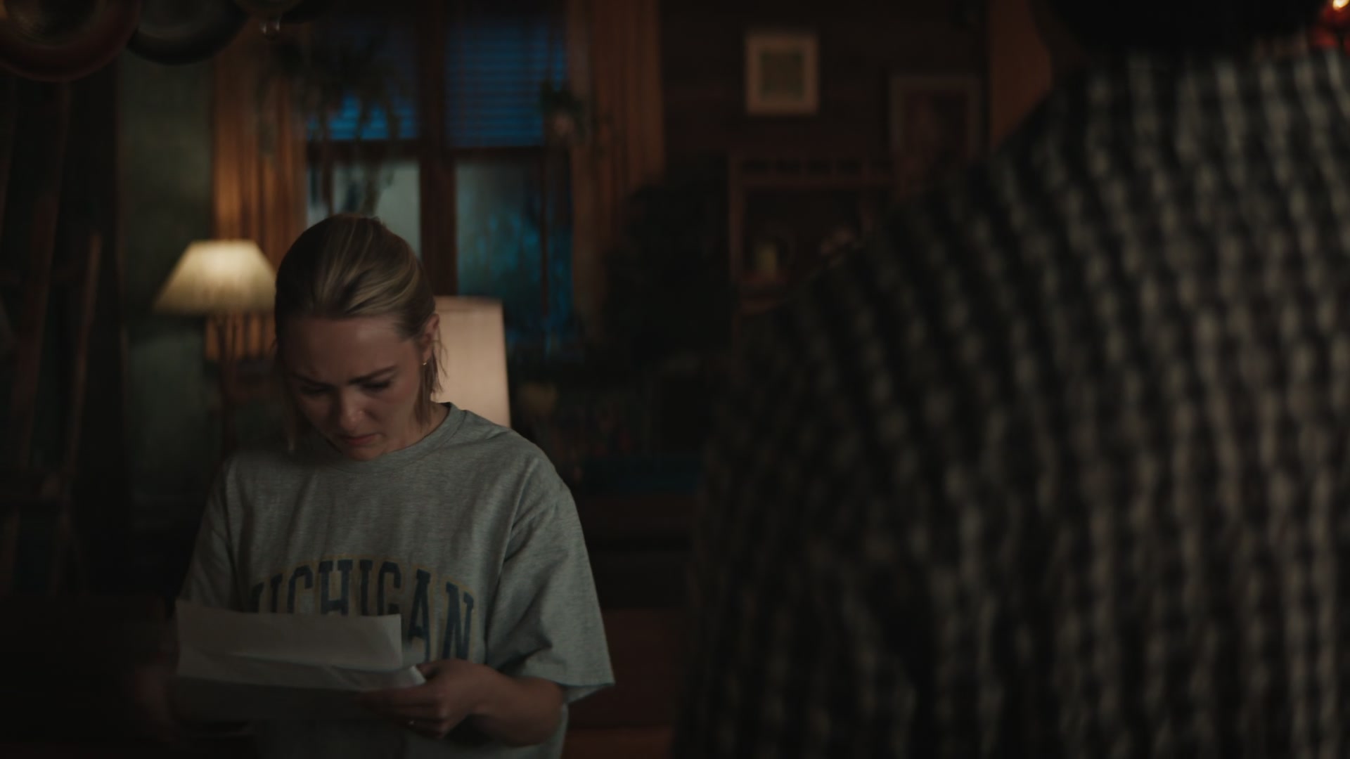 Grosse_Pointe_Garden_Society_S01E04_1080p_ASRO_001023.jpg