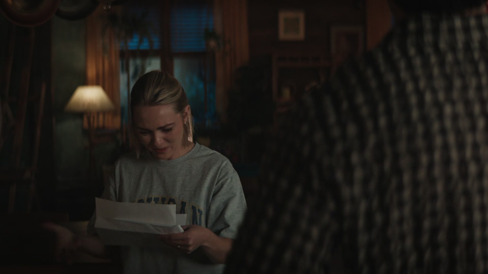 Grosse_Pointe_Garden_Society_S01E04_1080p_ASRO_001025.jpg