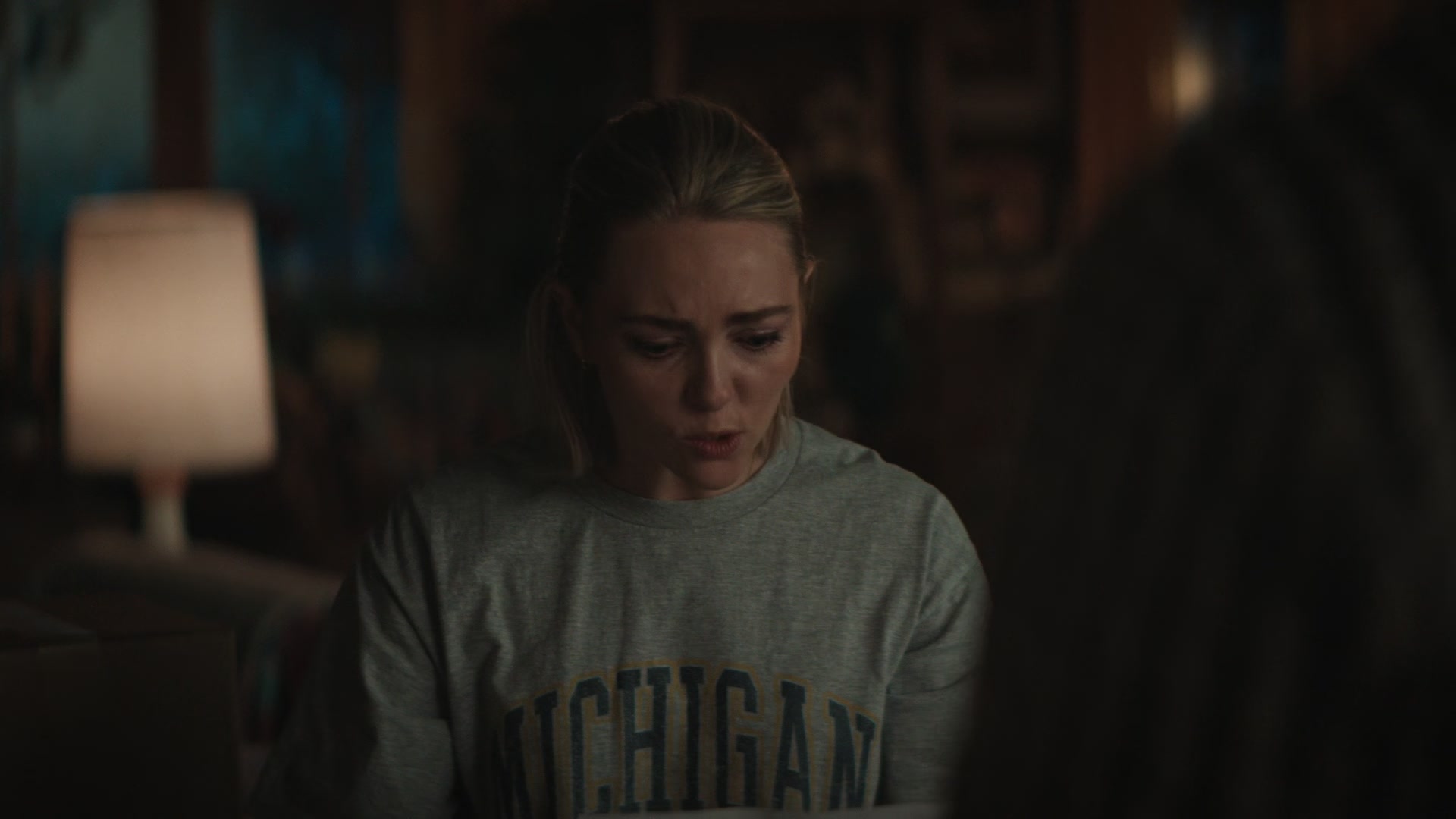 Grosse_Pointe_Garden_Society_S01E04_1080p_ASRO_001030.jpg