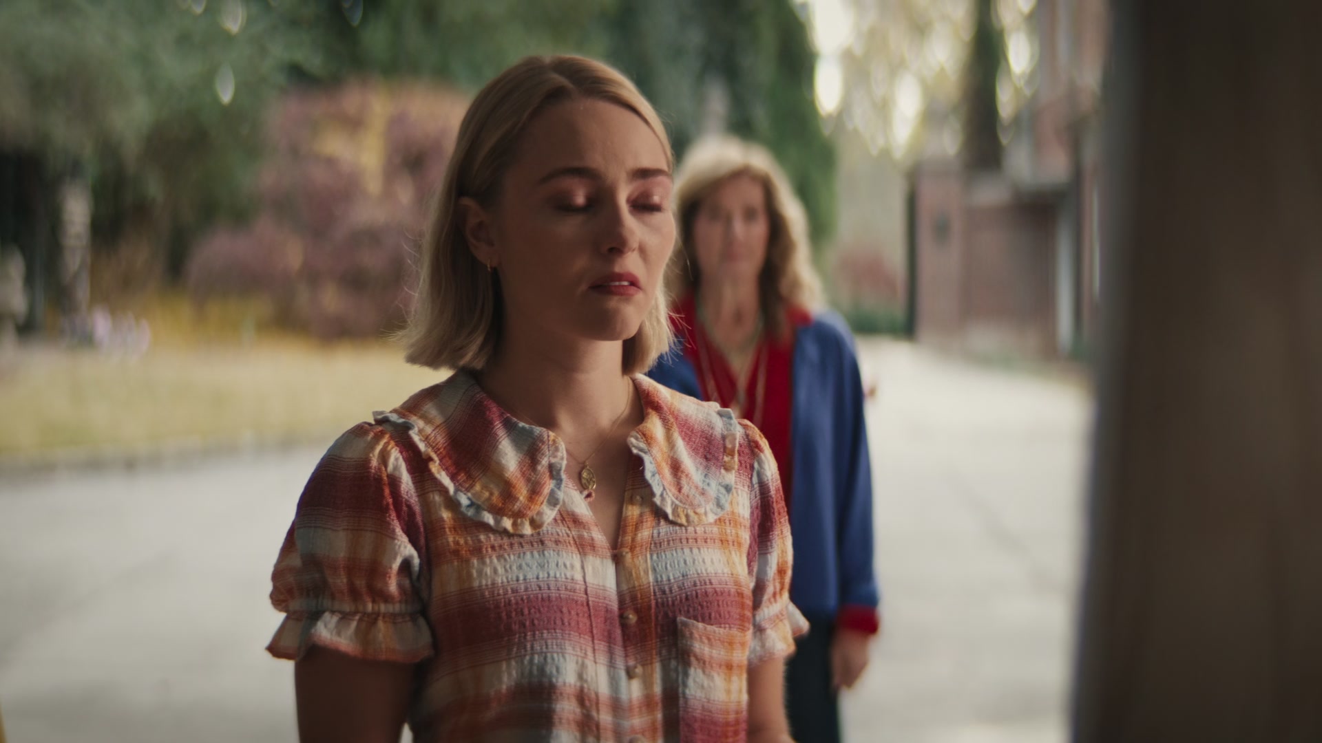 Grosse_Pointe_Garden_Society_S01E04_1080p_ASRO_003345.jpg