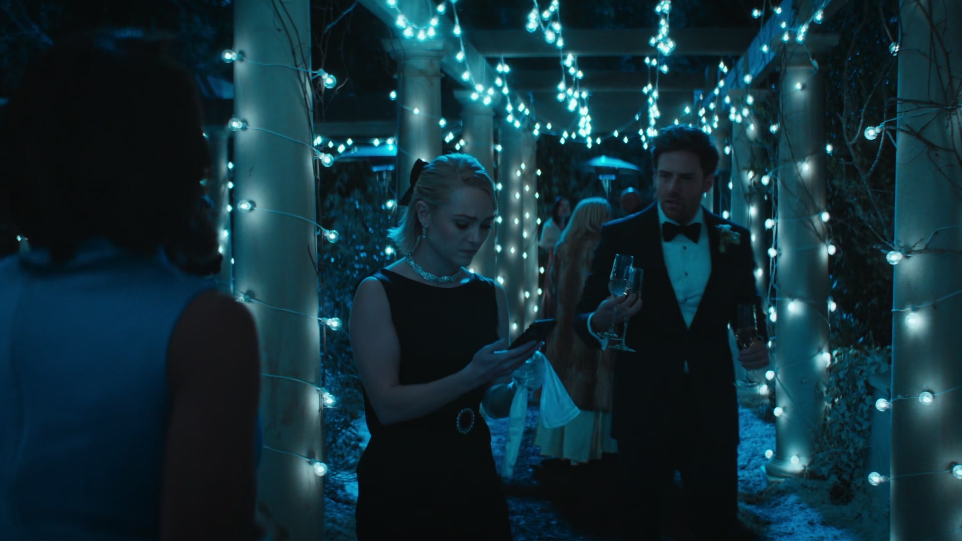 Grosse_Pointe_Garden_Society_S01E04_1080p_ASRO_003375.jpg Grosse_Pointe_Garden_Society_S01E04_1080p_ASRO_003375.jpg