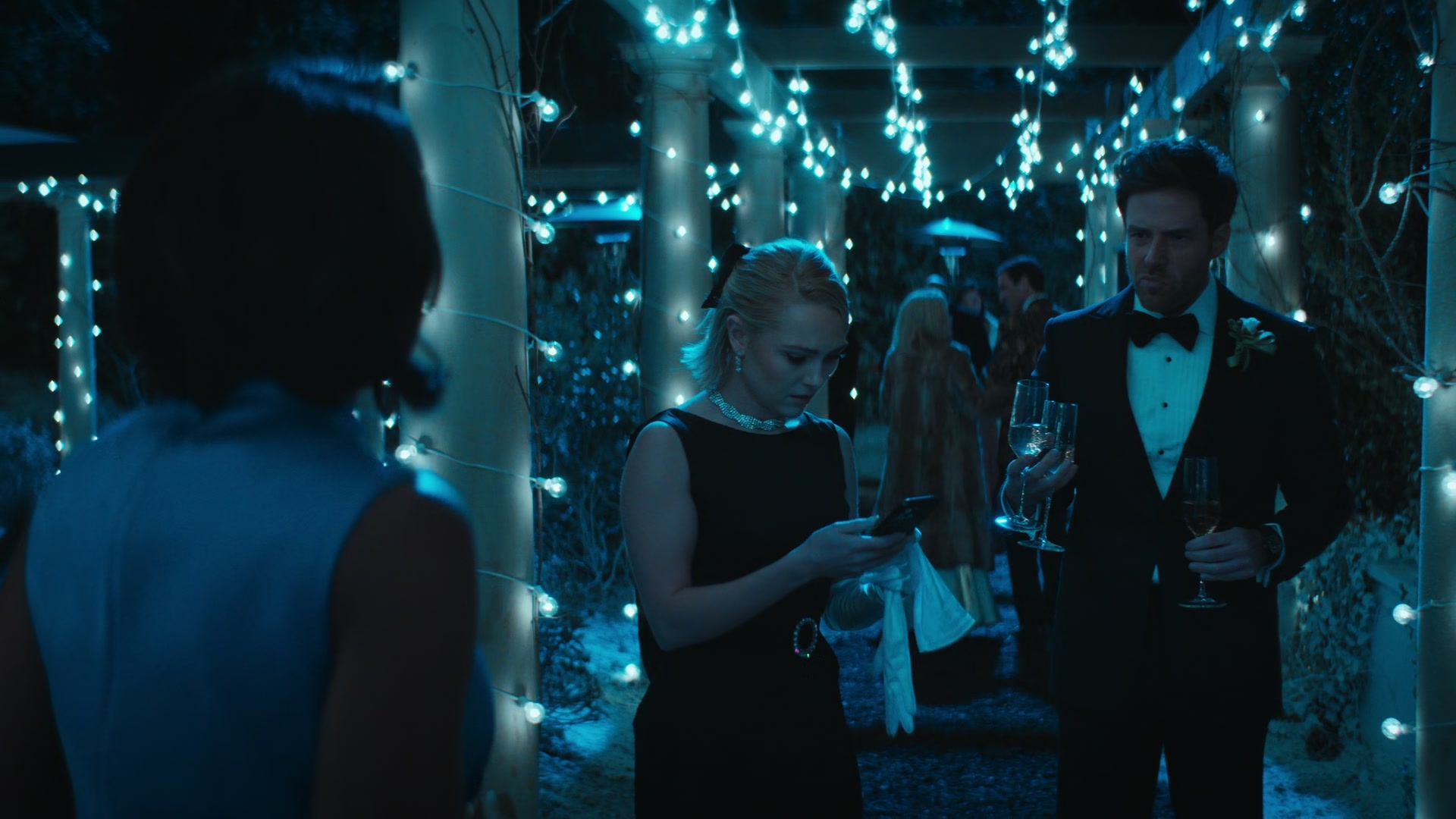 Grosse_Pointe_Garden_Society_S01E04_1080p_ASRO_003383.jpg Grosse_Pointe_Garden_Society_S01E04_1080p_ASRO_003383.jpg