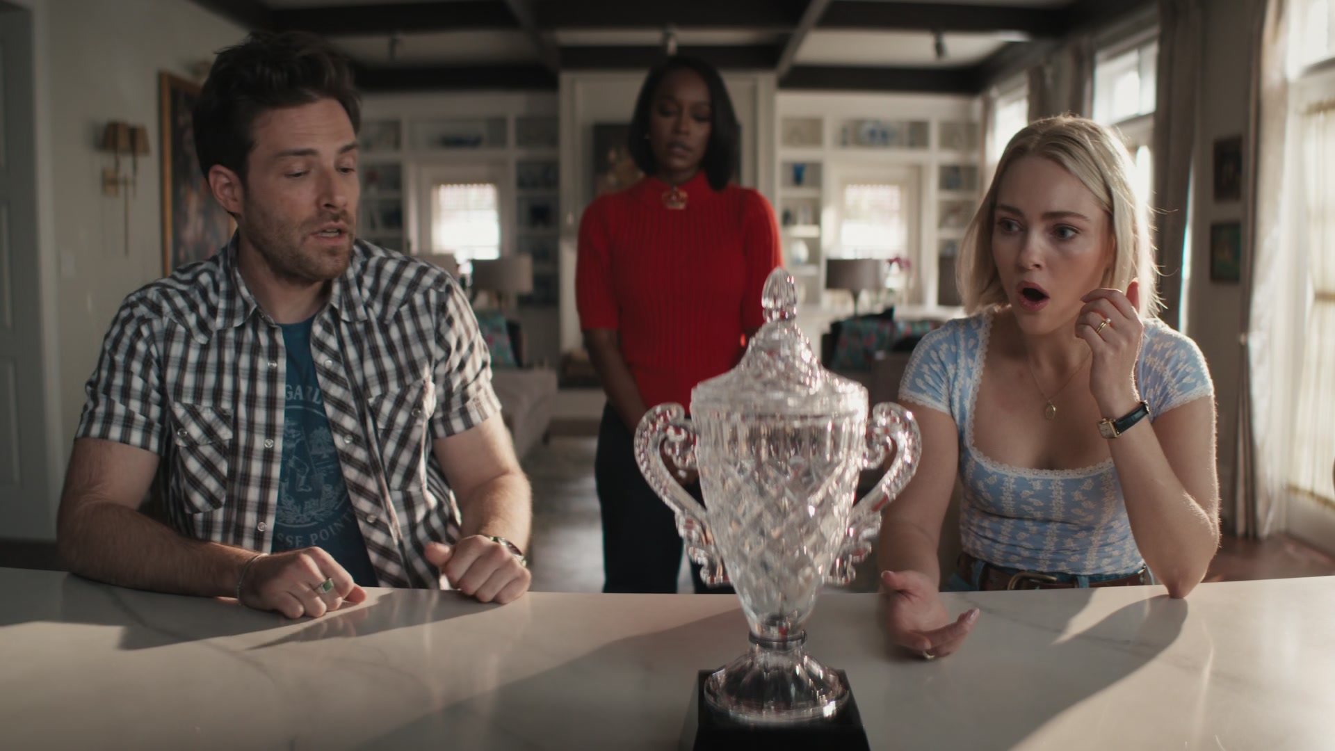 Grosse_Pointe_Garden_Society_S01E04_1080p_ASRO_004953.jpg