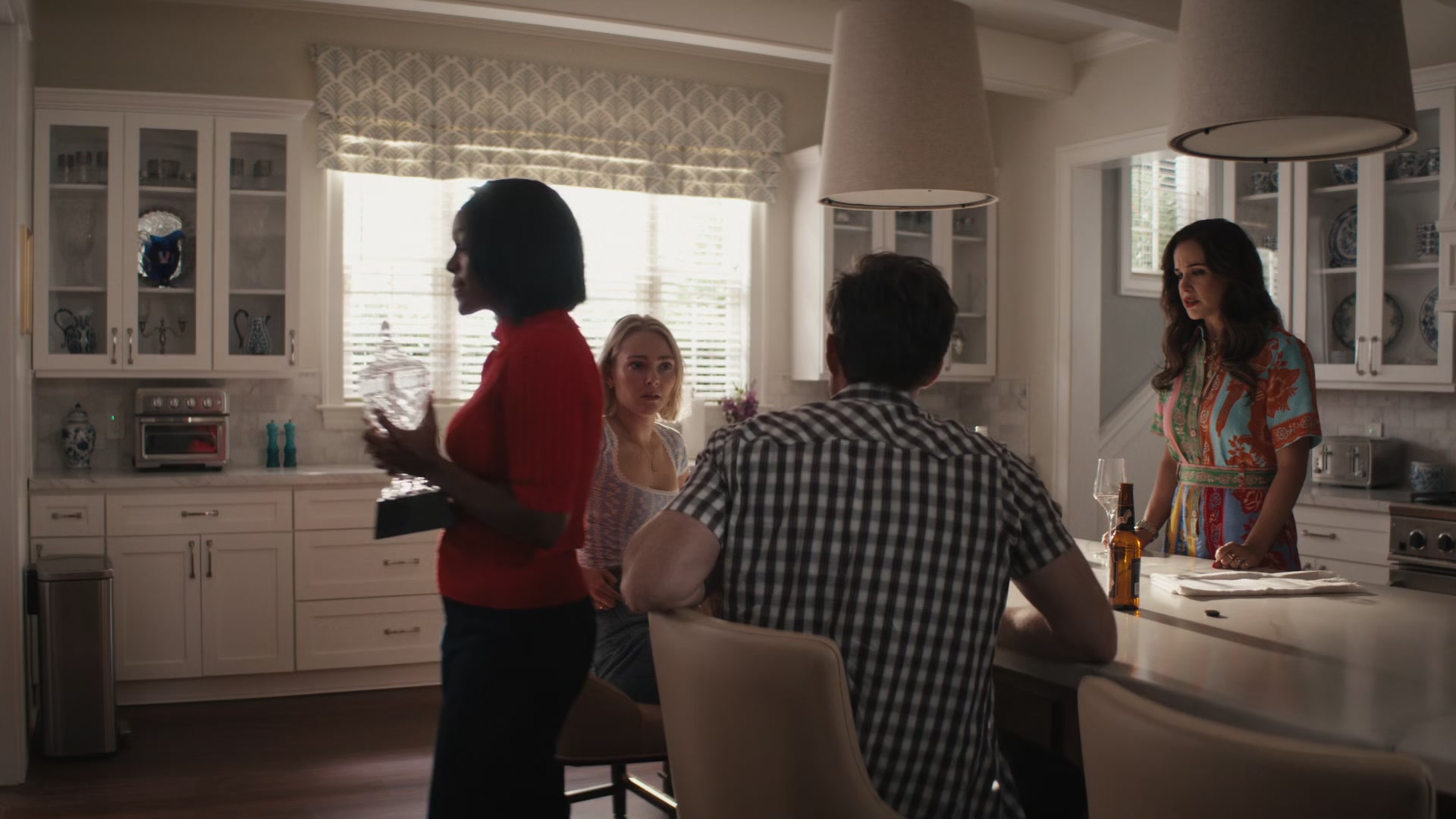 Grosse_Pointe_Garden_Society_S01E04_1080p_ASRO_005036.jpg