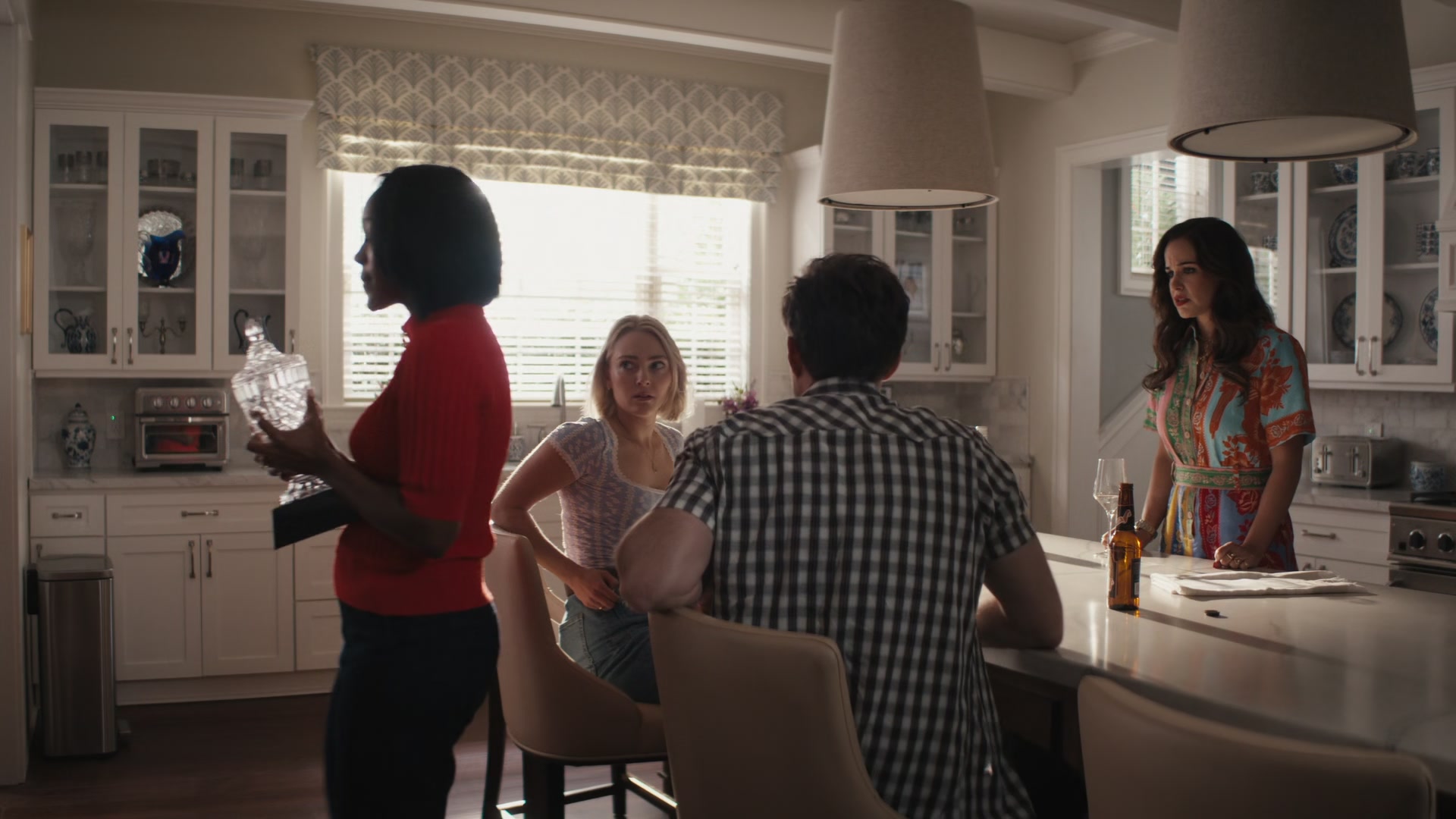 Grosse_Pointe_Garden_Society_S01E04_1080p_ASRO_005037.jpg
