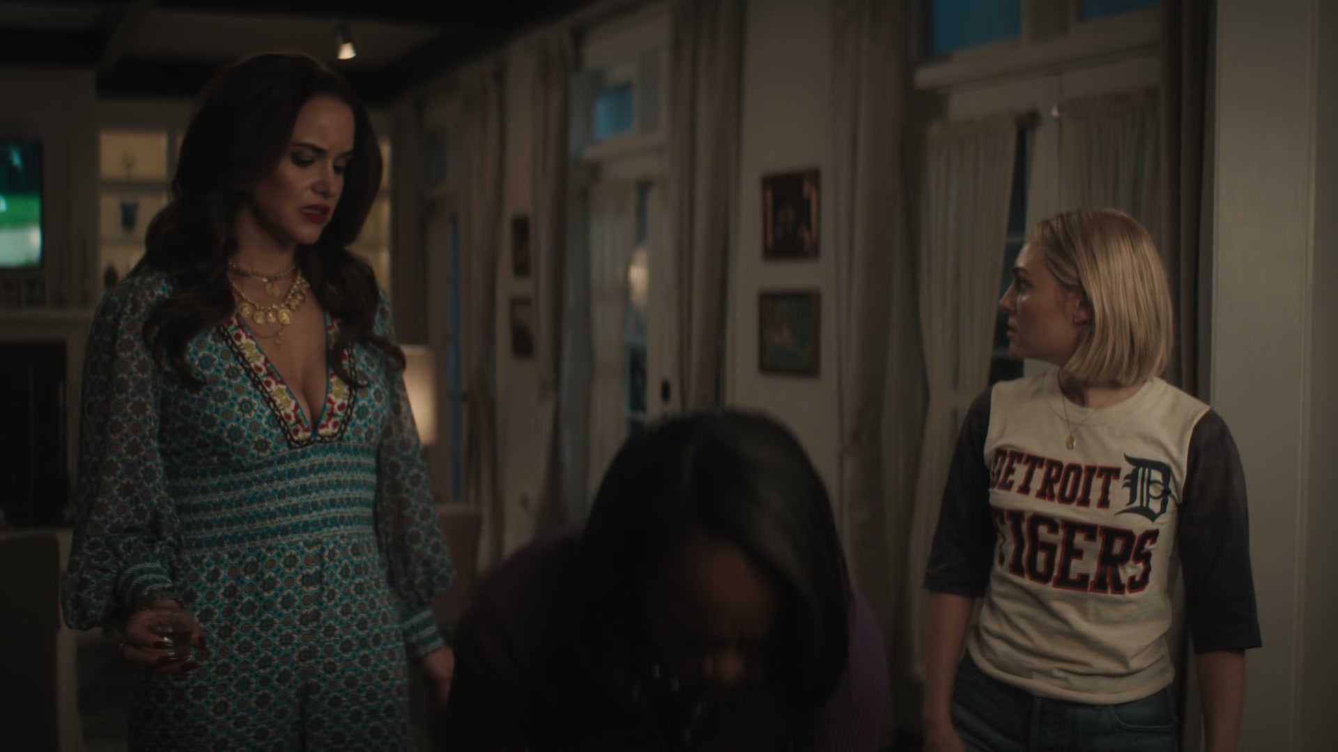 Grosse_Pointe_Garden_Society_S01E05_1080p_ASRO_002588.jpg
