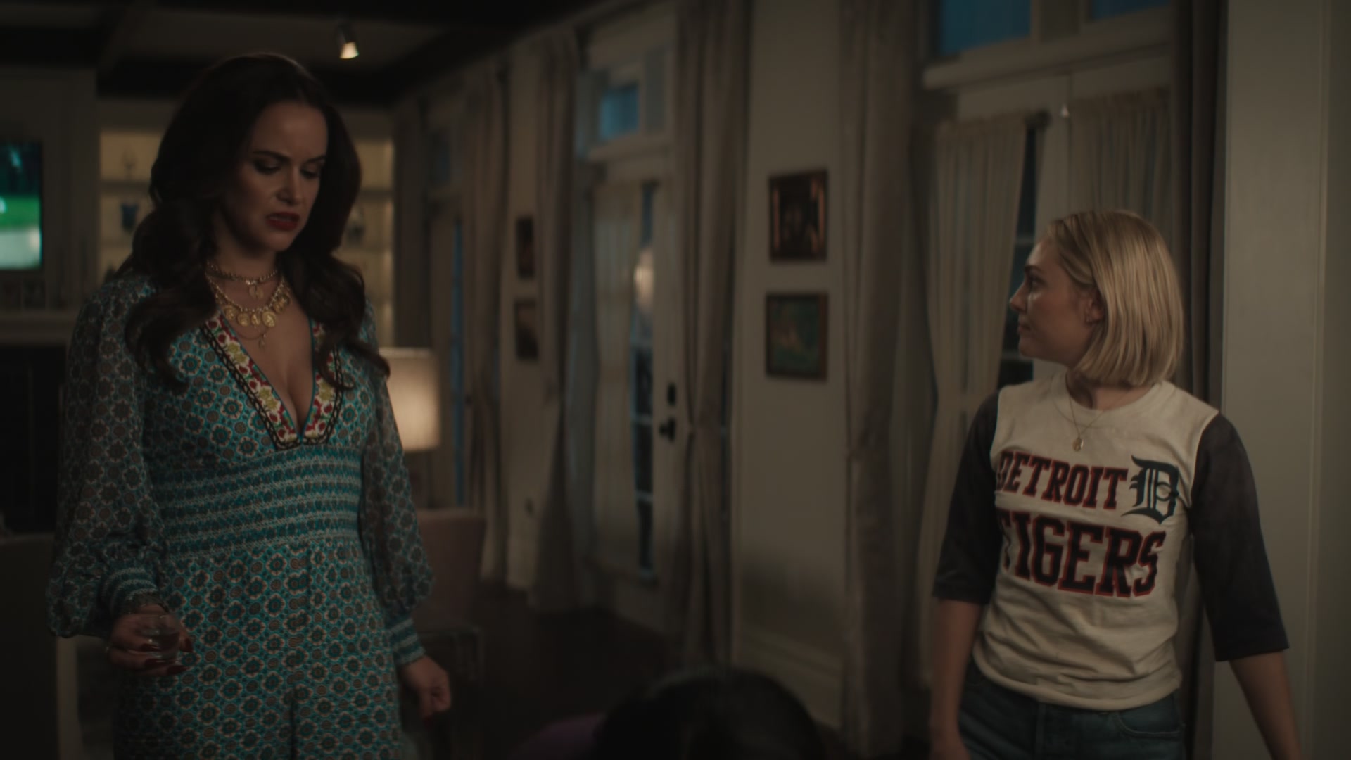 Grosse_Pointe_Garden_Society_S01E05_1080p_ASRO_002589.jpg