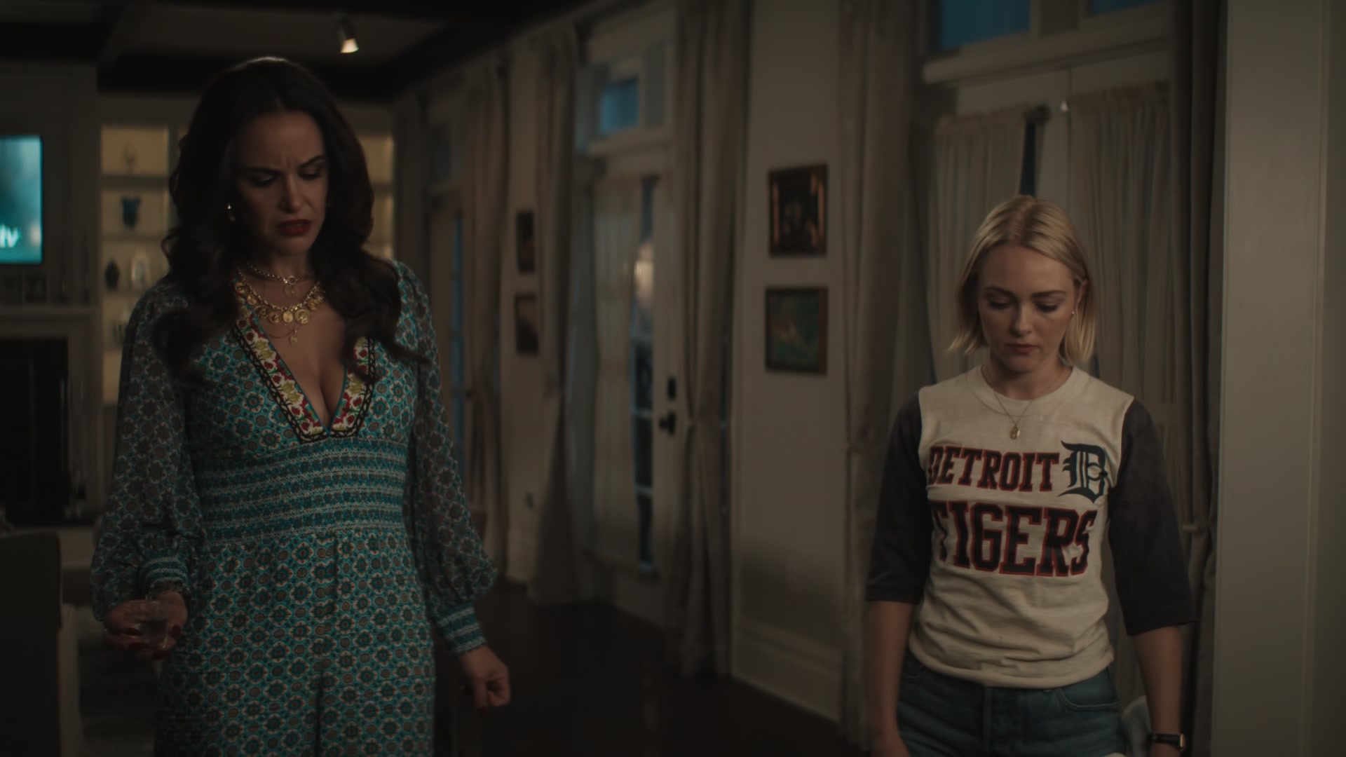 Grosse_Pointe_Garden_Society_S01E05_1080p_ASRO_002594.jpg Grosse_Pointe_Garden_Society_S01E05_1080p_ASRO_002594.jpg
