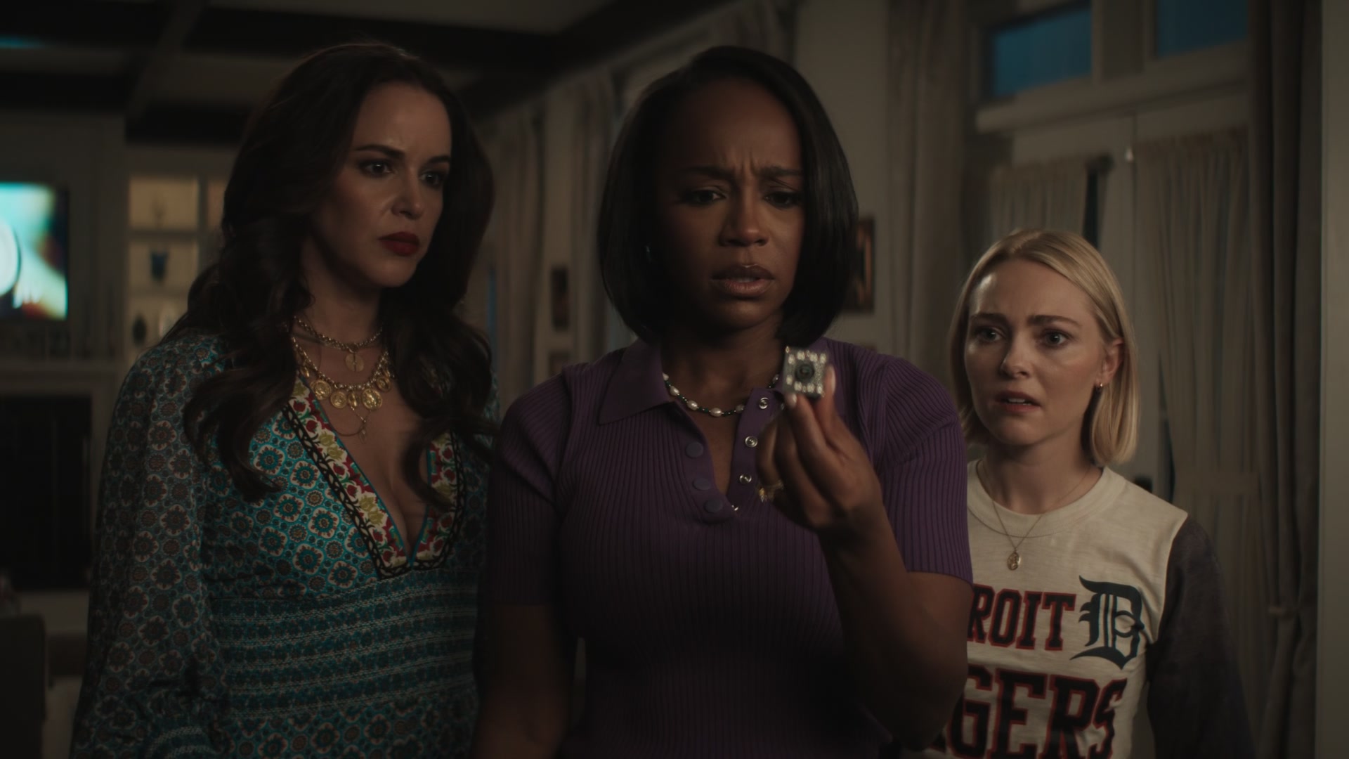 Grosse_Pointe_Garden_Society_S01E05_1080p_ASRO_002616.jpg Grosse_Pointe_Garden_Society_S01E05_1080p_ASRO_002616.jpg