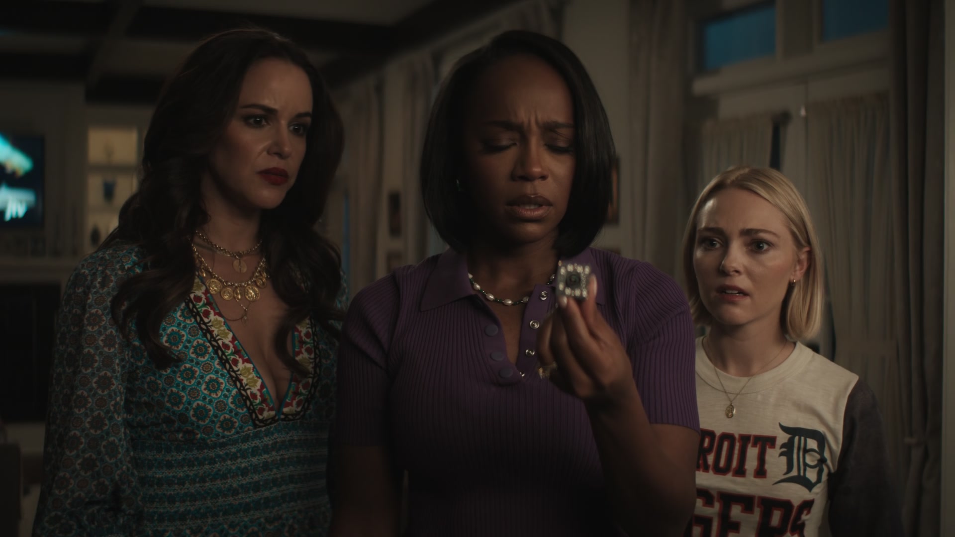 Grosse_Pointe_Garden_Society_S01E05_1080p_ASRO_002618.jpg Grosse_Pointe_Garden_Society_S01E05_1080p_ASRO_002618.jpg