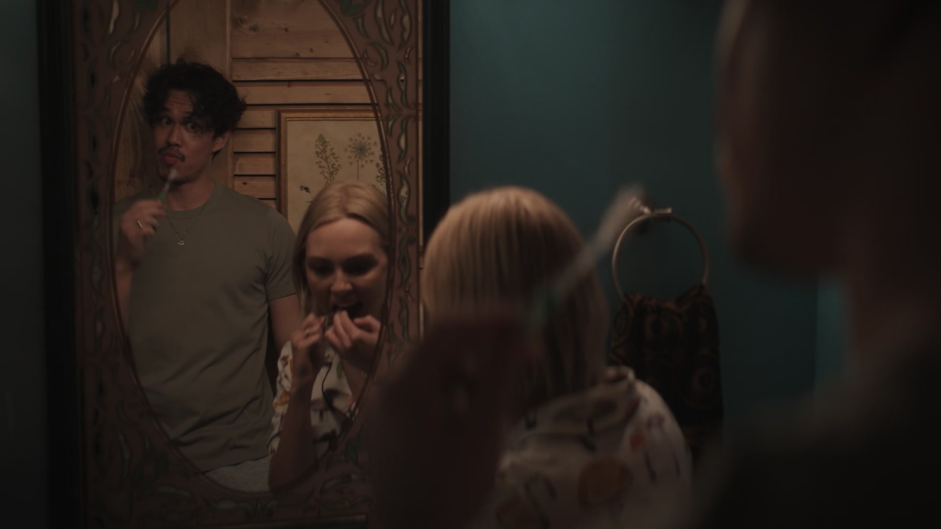 Grosse_Pointe_Garden_Society_S01E05_1080p_ASRO_004132.jpg