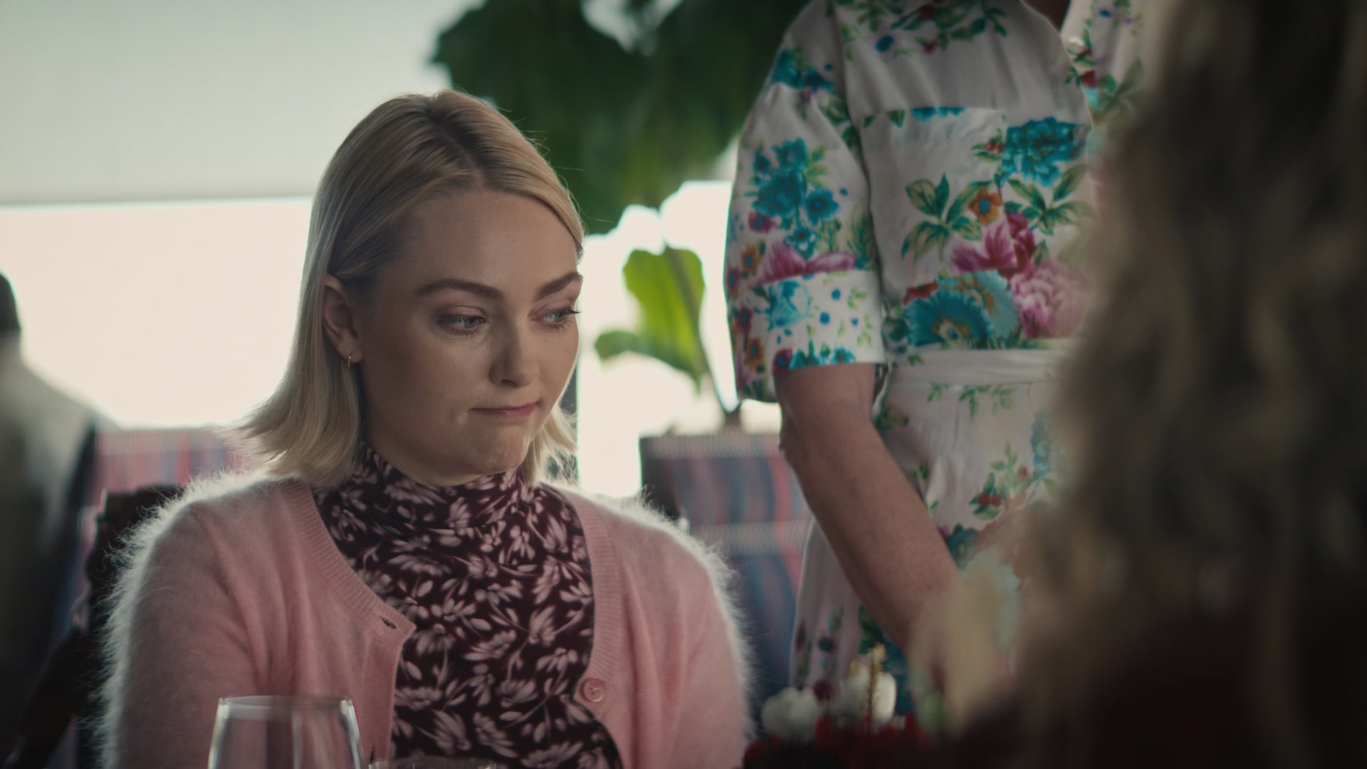 Grosse_Pointe_Garden_Society_S01E06_1080p_ASRO_001852.jpg Grosse_Pointe_Garden_Society_S01E06_1080p_ASRO_001852.jpg