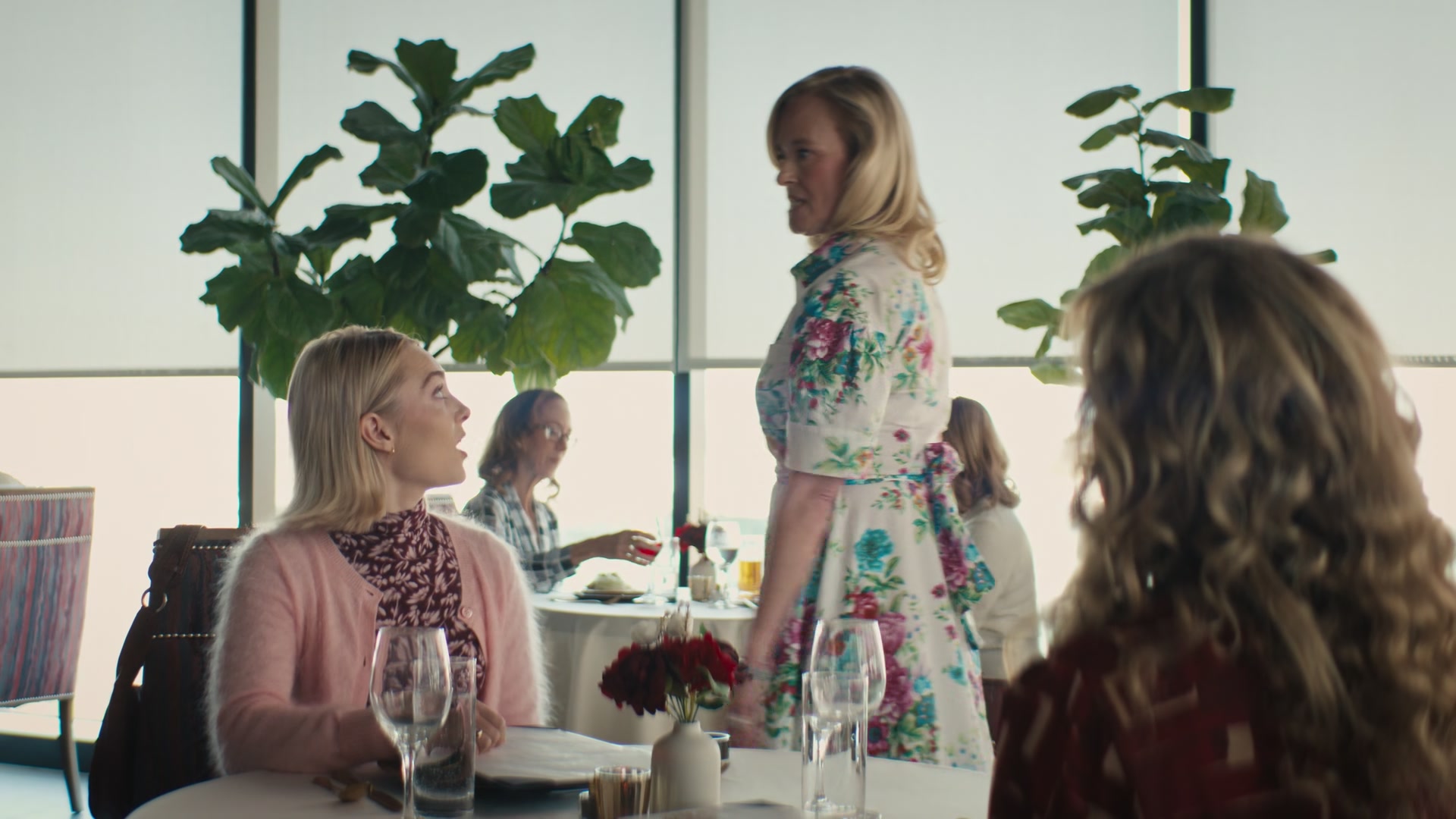 Grosse_Pointe_Garden_Society_S01E06_1080p_ASRO_001873.jpg Grosse_Pointe_Garden_Society_S01E06_1080p_ASRO_001873.jpg