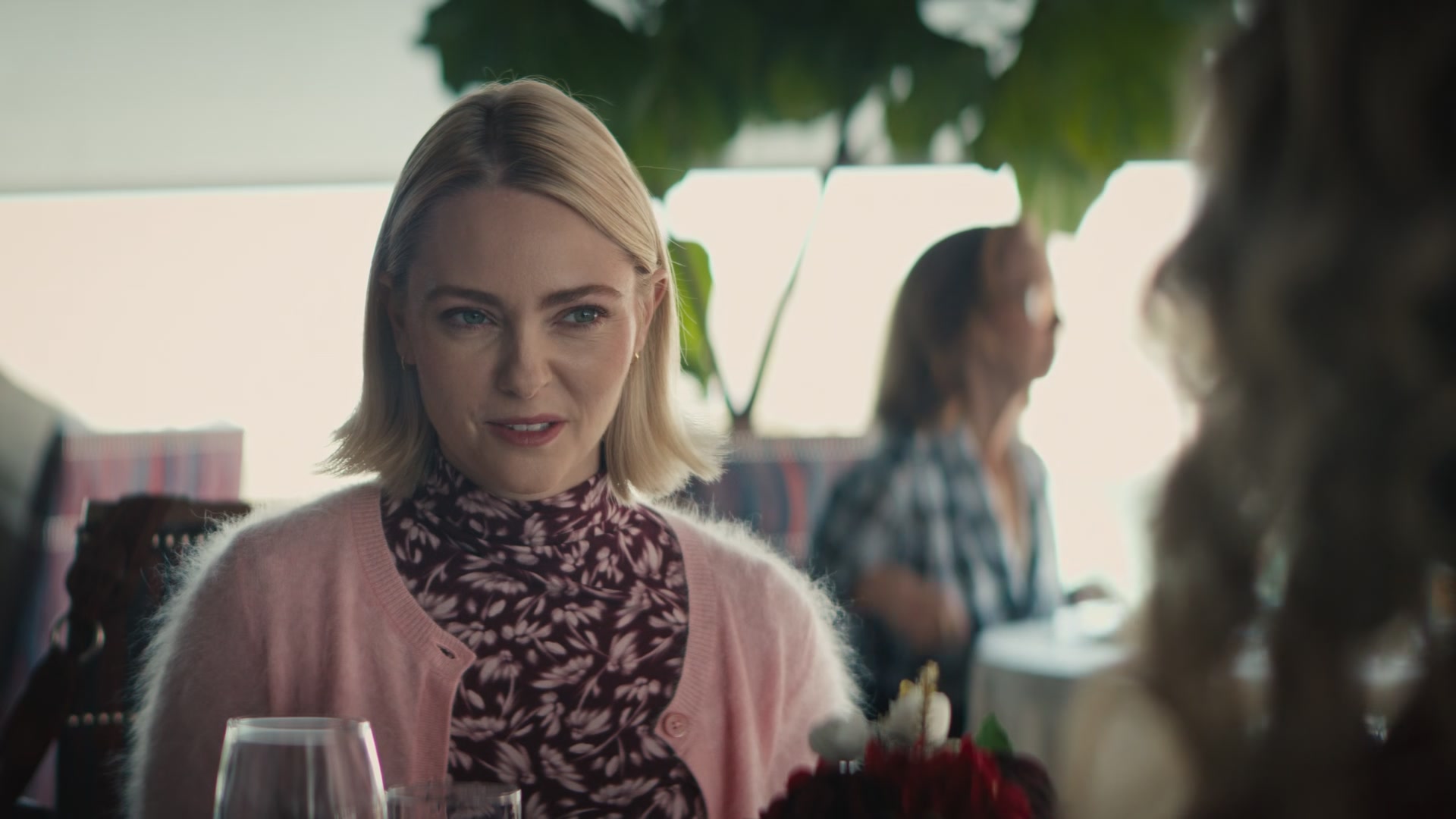 Grosse_Pointe_Garden_Society_S01E06_1080p_ASRO_001887.jpg Grosse_Pointe_Garden_Society_S01E06_1080p_ASRO_001887.jpg