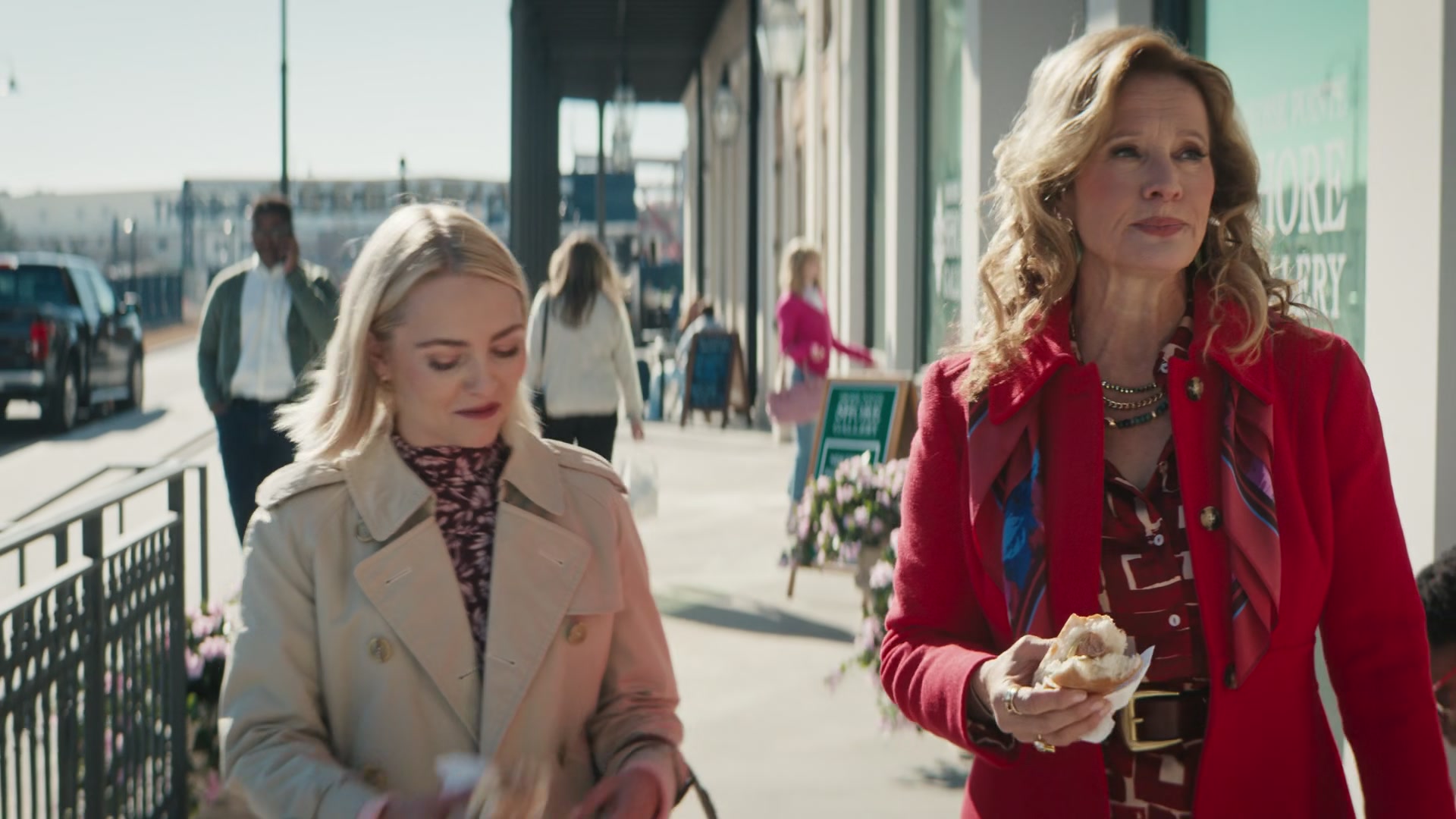 Grosse_Pointe_Garden_Society_S01E06_1080p_ASRO_002030.jpg