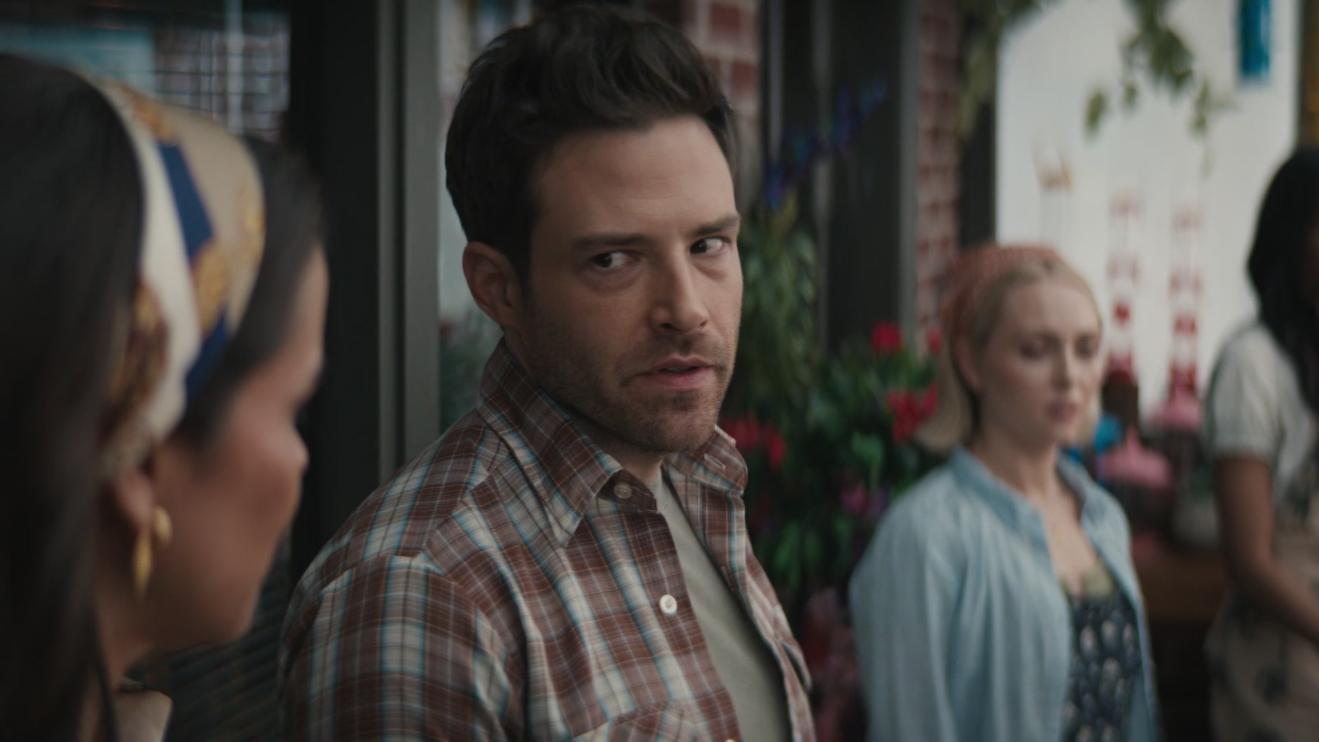 Grosse_Pointe_Garden_Society_S01E07_1080p_ASRO_001352.jpg Grosse_Pointe_Garden_Society_S01E07_1080p_ASRO_001352.jpg